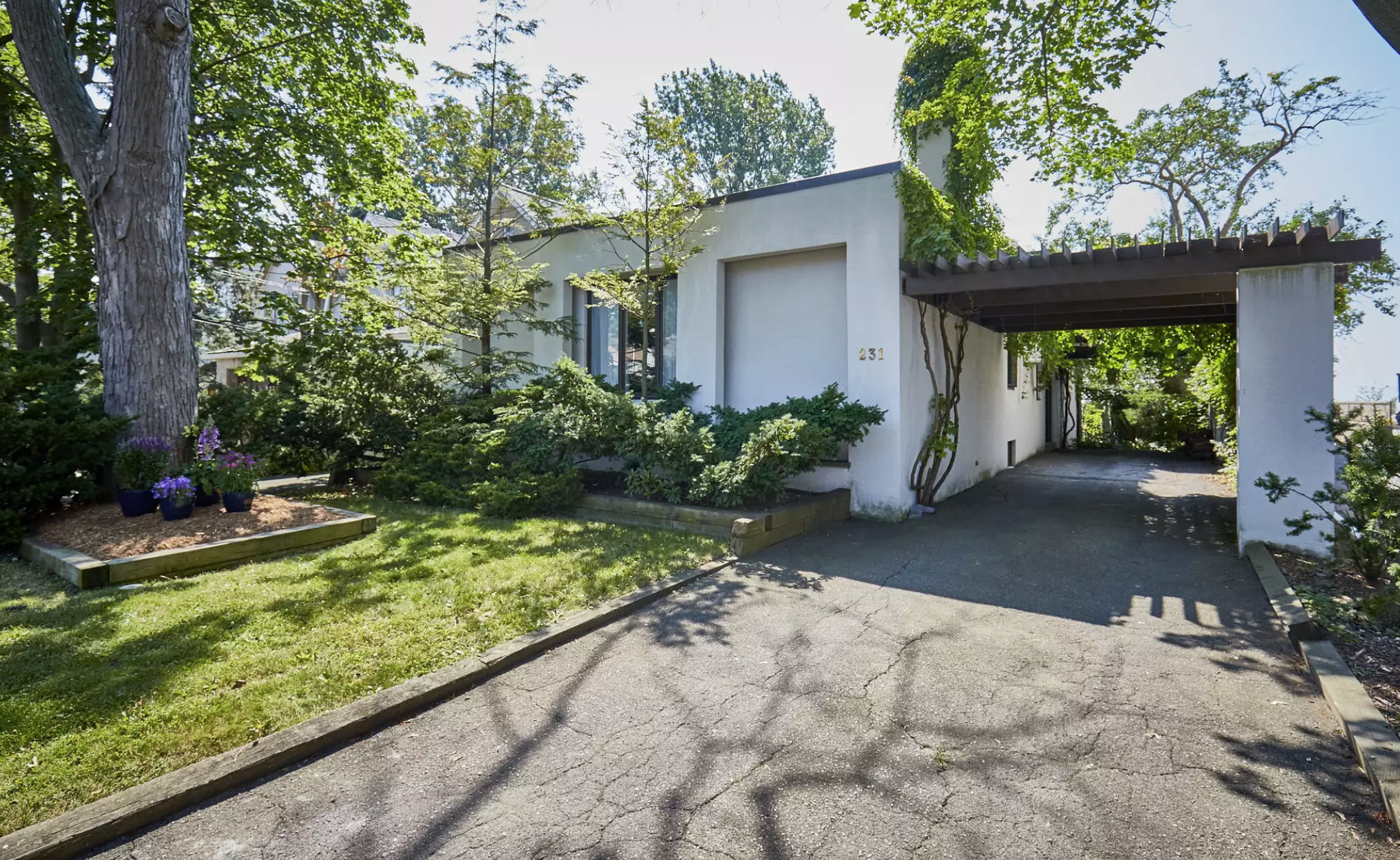 231 Lake Shore Drive New Toronto Etobicoke 4 Comments The Mash