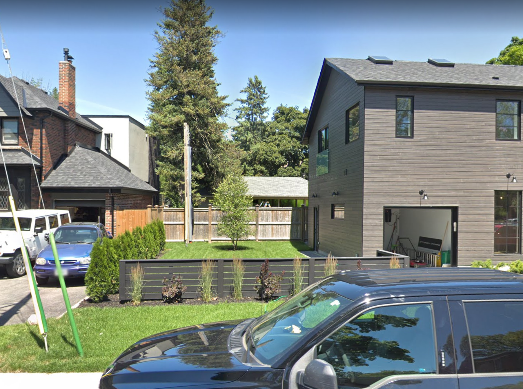 102 Leacrest yard.png