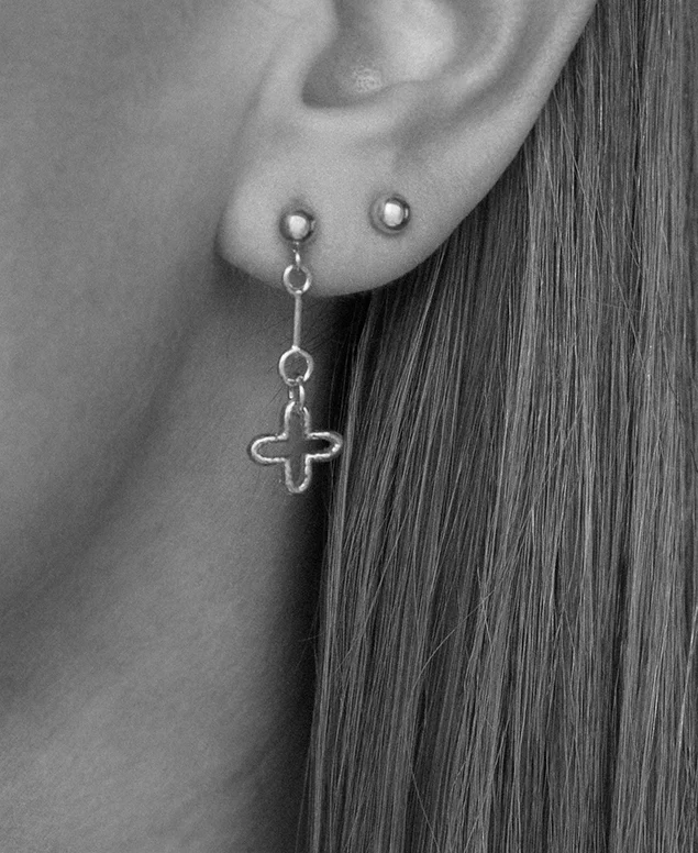 Clover earring gold 2.jpg
