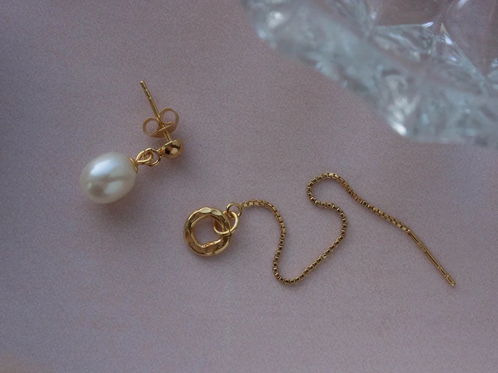 Rocaille and Nous string earring.jpg