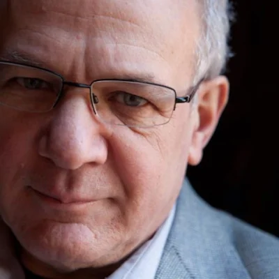 #12 - Jon Weisberger, Part 2 Part 2 with Jon Weisberger includes discussion of challenges facing bluegrass music and some of the differing factions of fans. They also discuss the impact of social media on musicians' time management. January 18, 2016