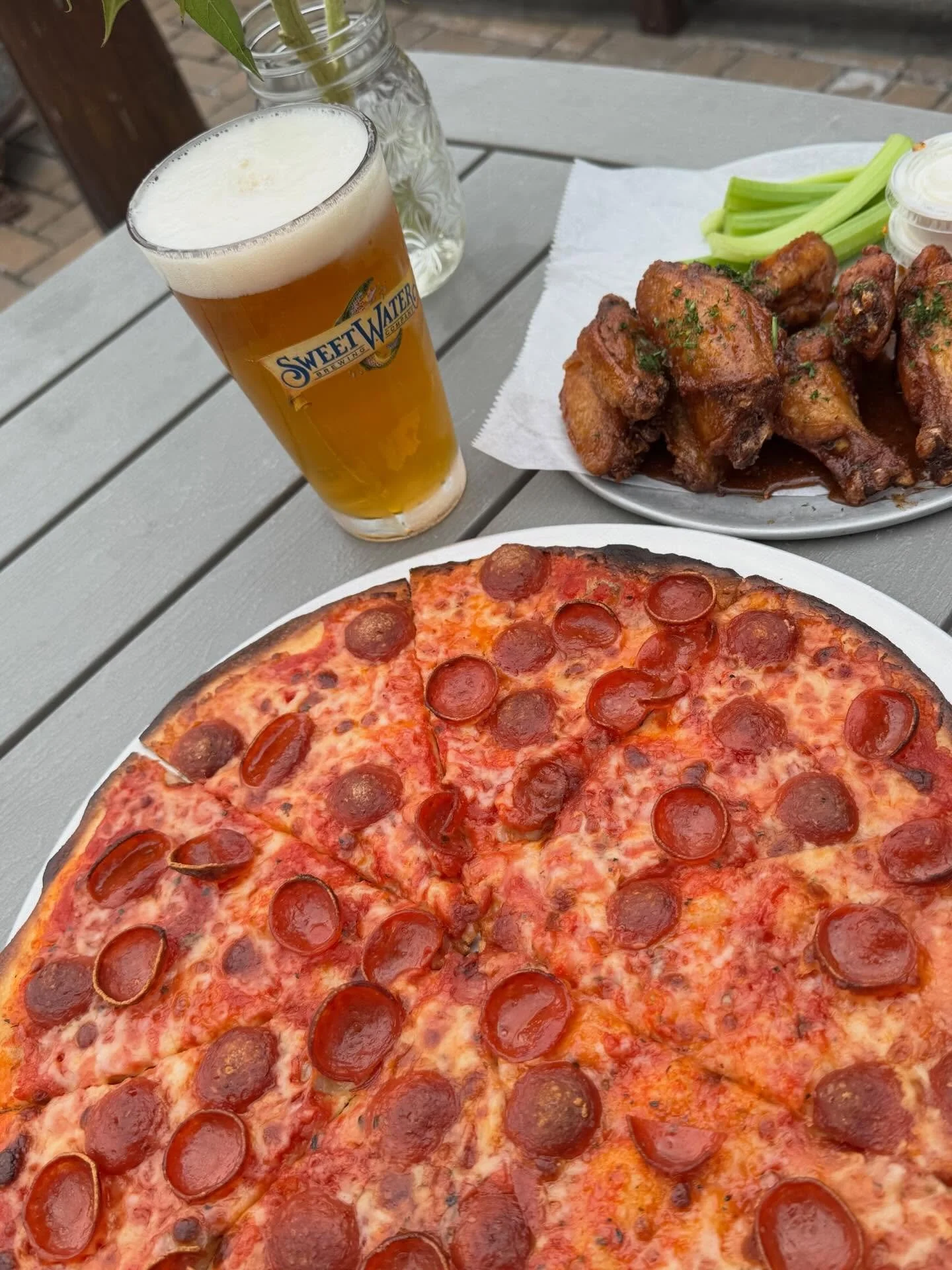 The Pizza and wing combo you all deserve! Bluetop x @babybluechamblee 🤤