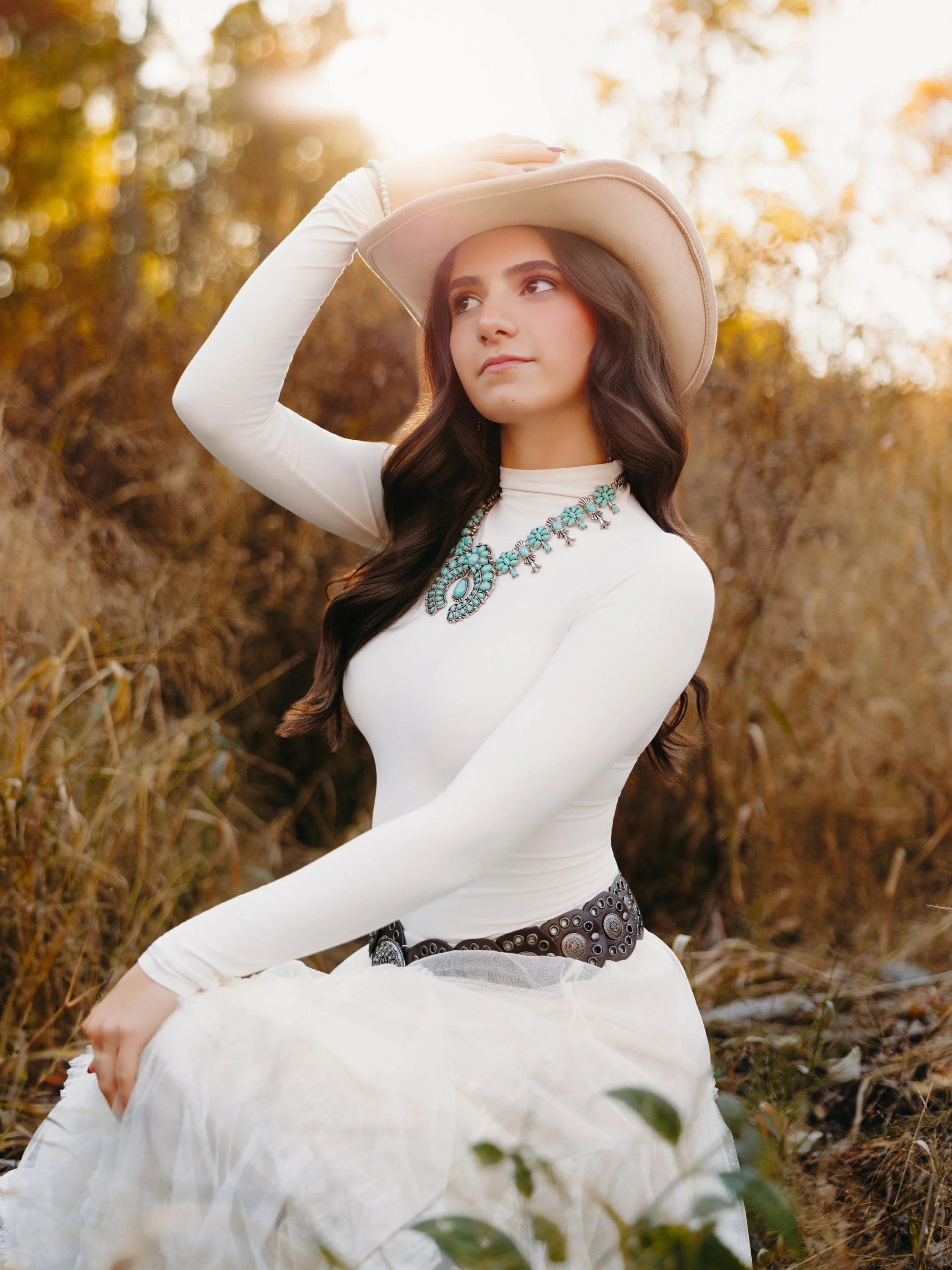 Eva&rsquo;s Fall Session 🍁 &bull; Class of 2026
I&rsquo;ve had this fall session idea in my head for months, so seeing it finally come to life exactly the way I imagined was the best feeling. Getting to photograph my beautiful cousin, Eva, made it e
