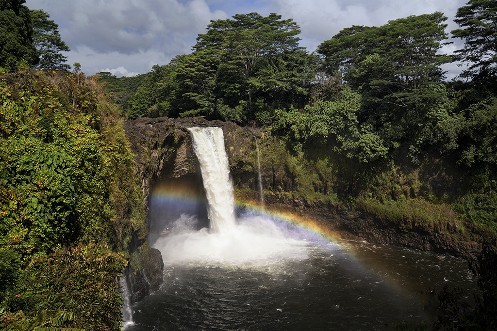 Hawai'i Rainbow Falls