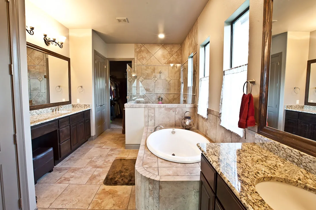 Crystal Falls, Texas master bath.jpg