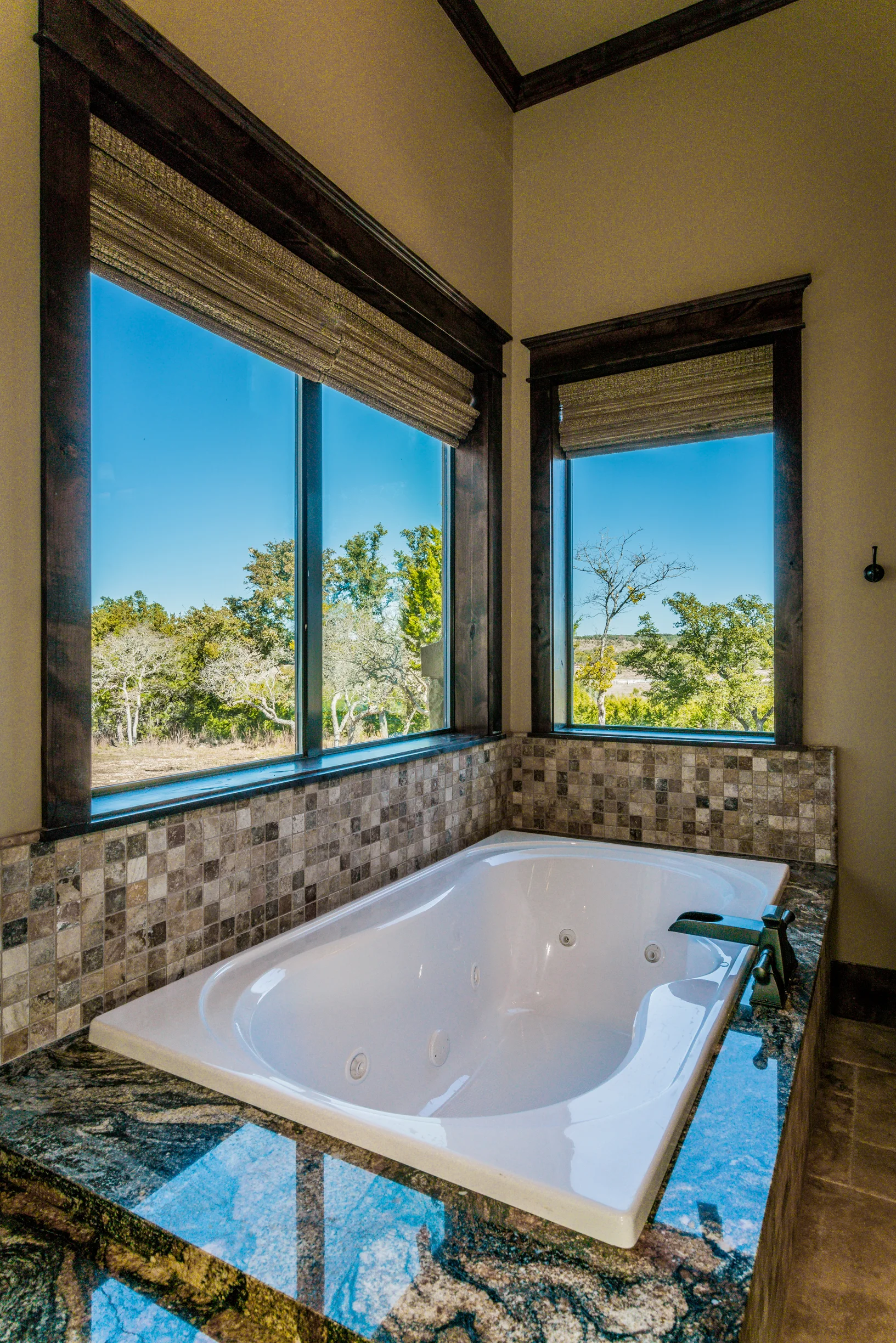 Ranches at Hamilton Pool, Texas master tub.jpg
