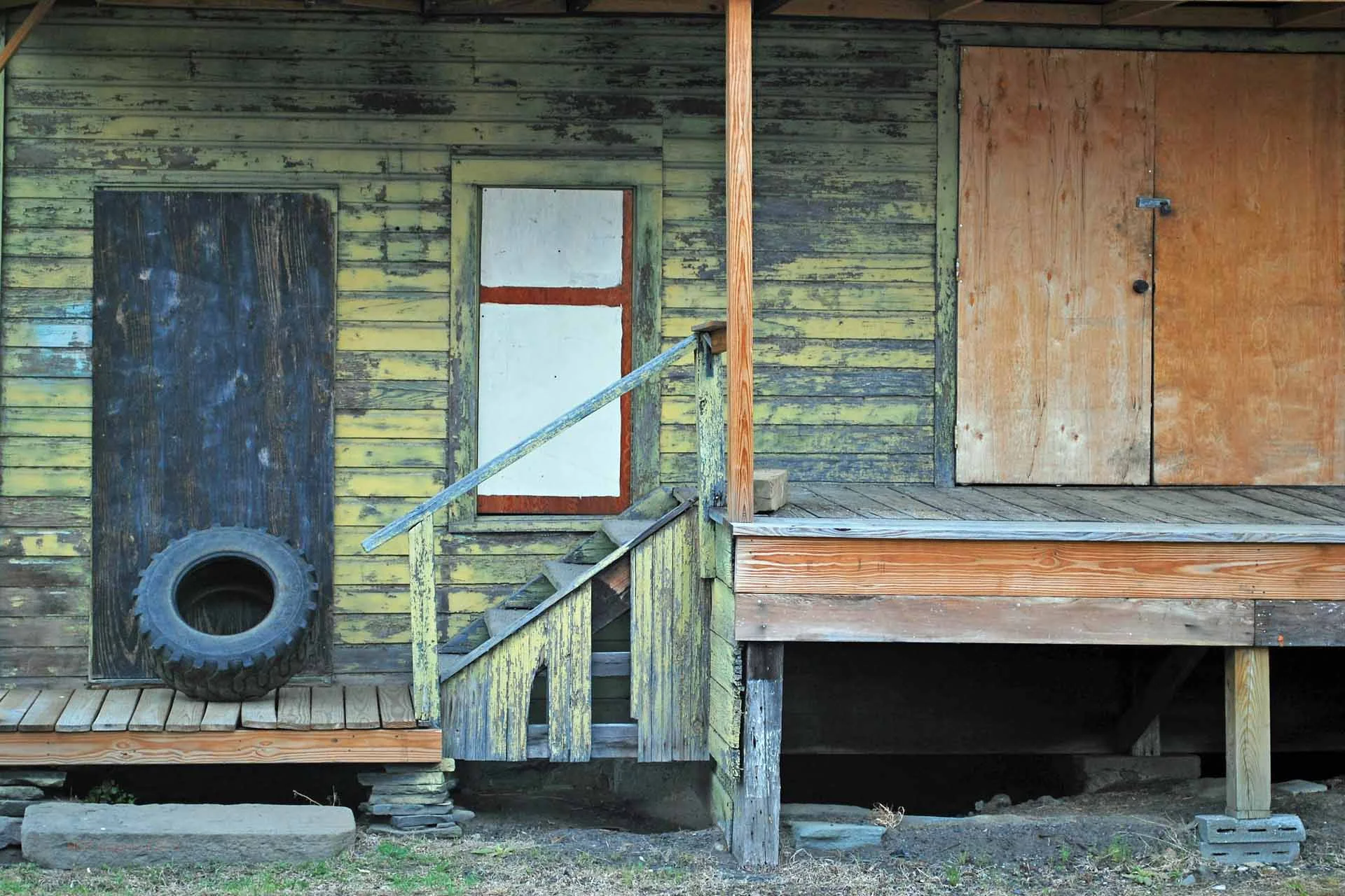 porch with tire