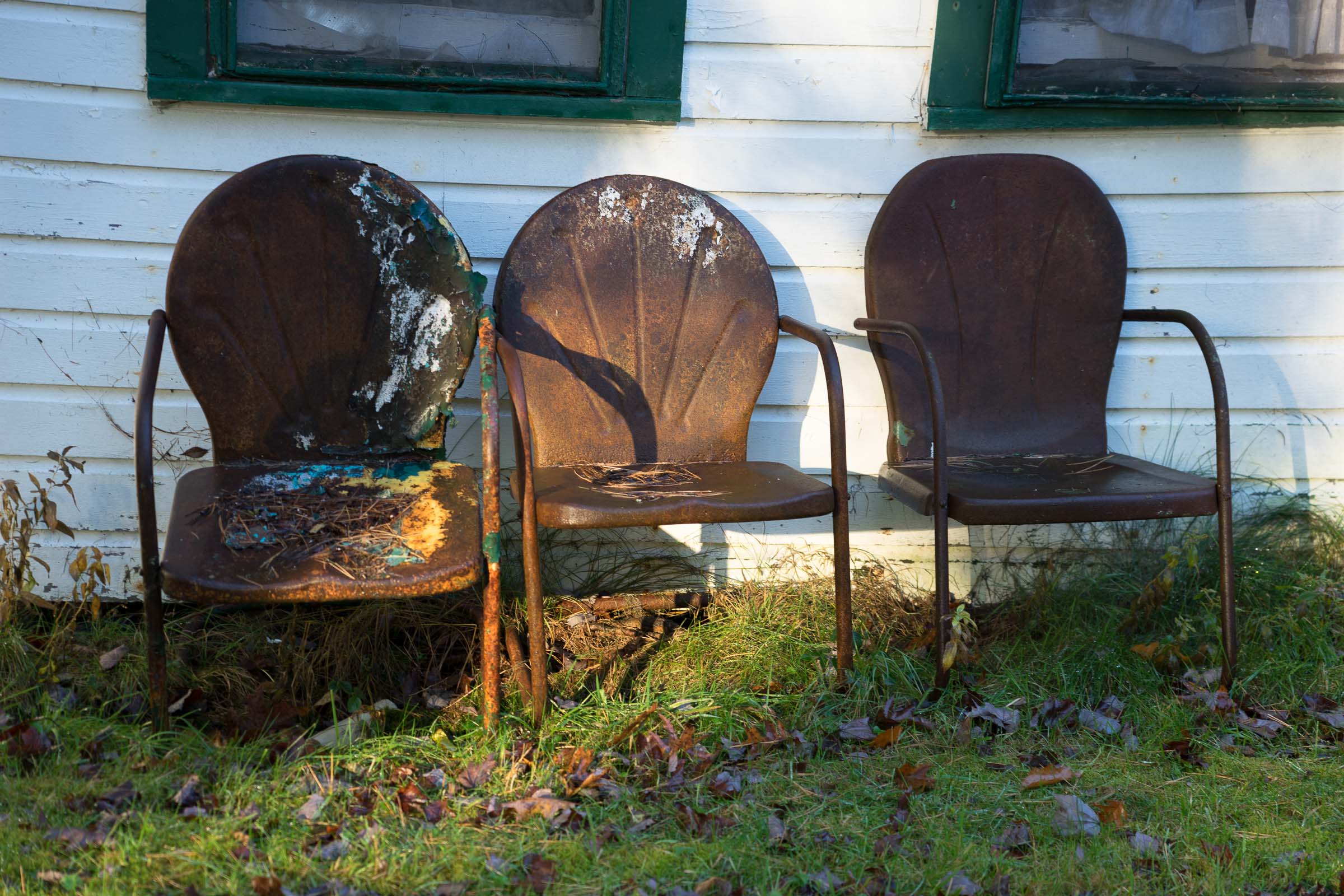 3rustedchairs.jpg