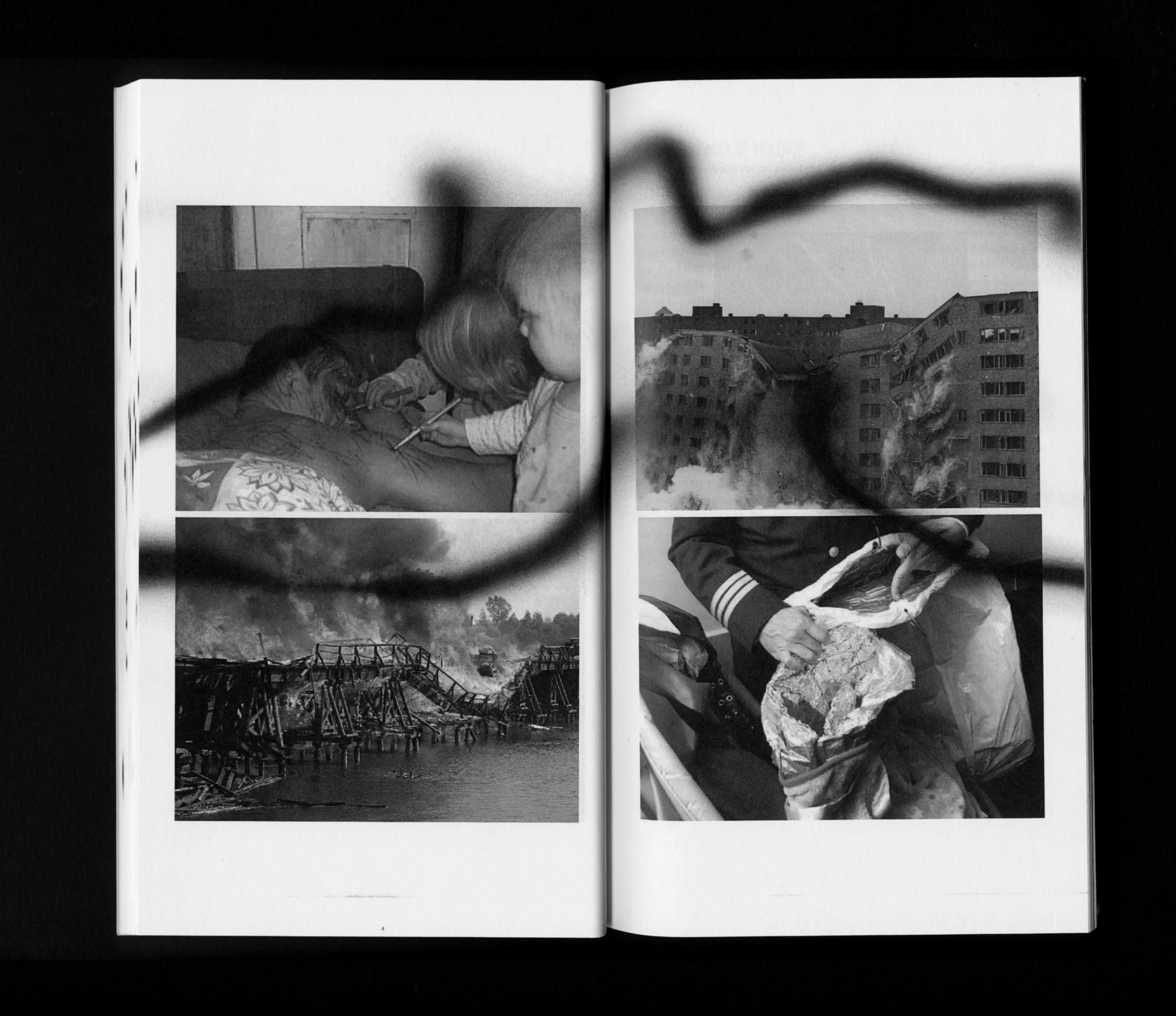 Frisk Flugt - Sabotage (60 pages). Spread. Published by Ovo Press, 2015