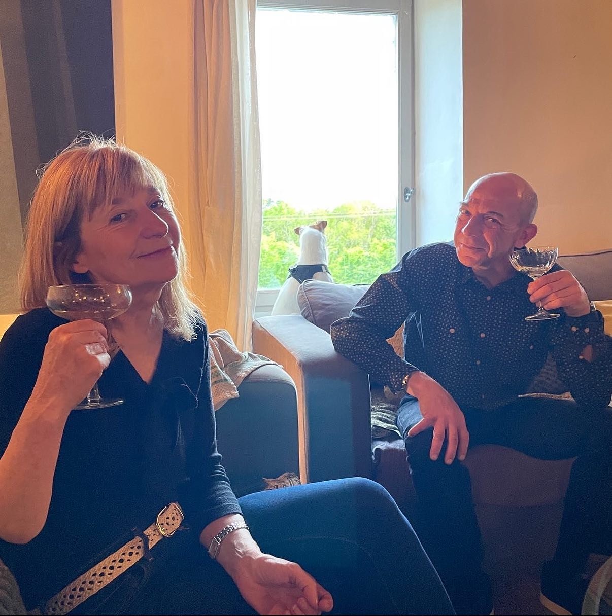 🍾🇫🇷Champagne moments in Bourgogne. Effervescent memories with my airbnb host and her dear friend who shared this delicious Champagne Morize Les Riceys 🍇 100% Pinot Noir with us. 

Of course I couldn&rsquo;t help myself and put the two under the &