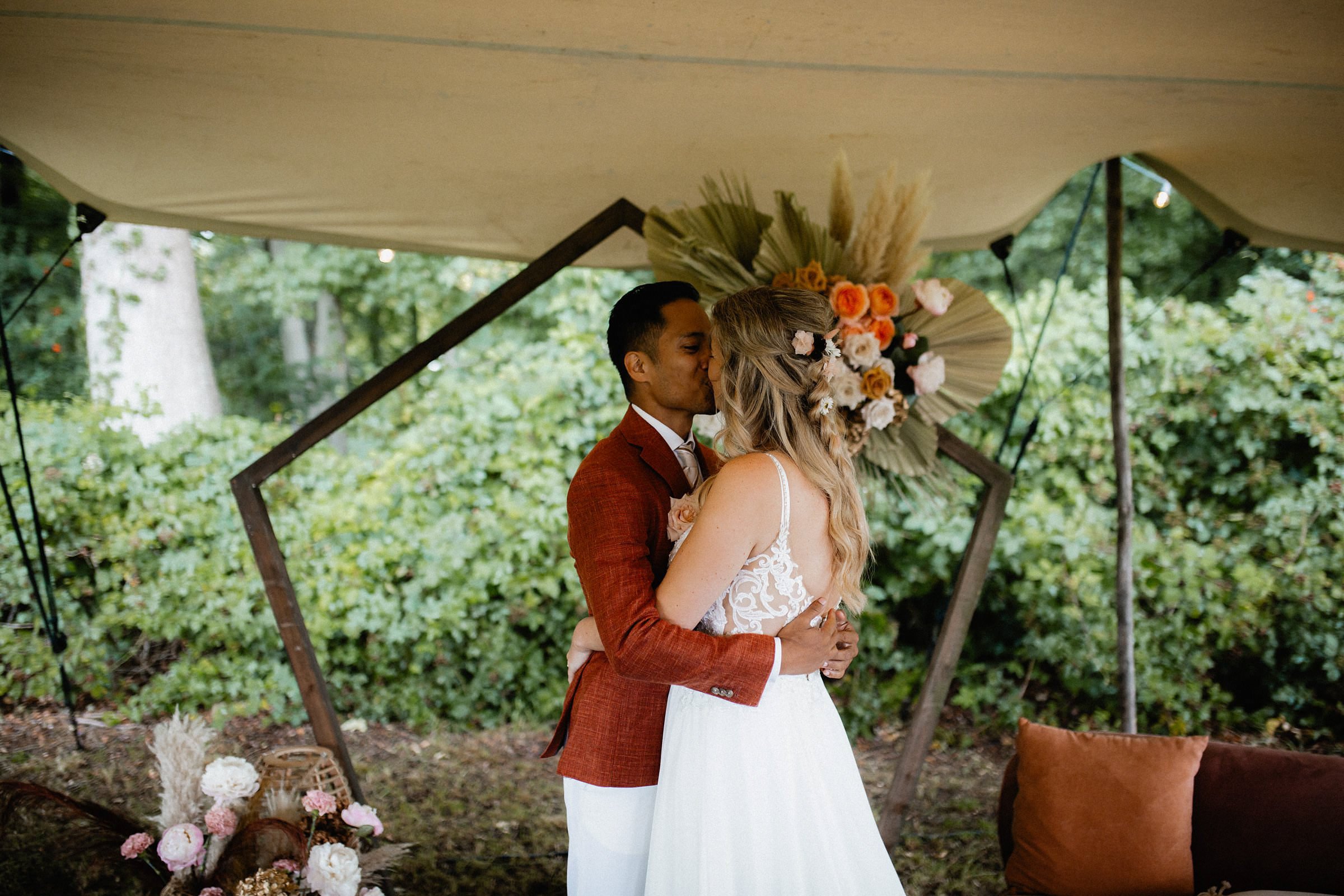 Super Fun Outdoor Summer Wedding with an Earthy Tone Color Palette039.jpg