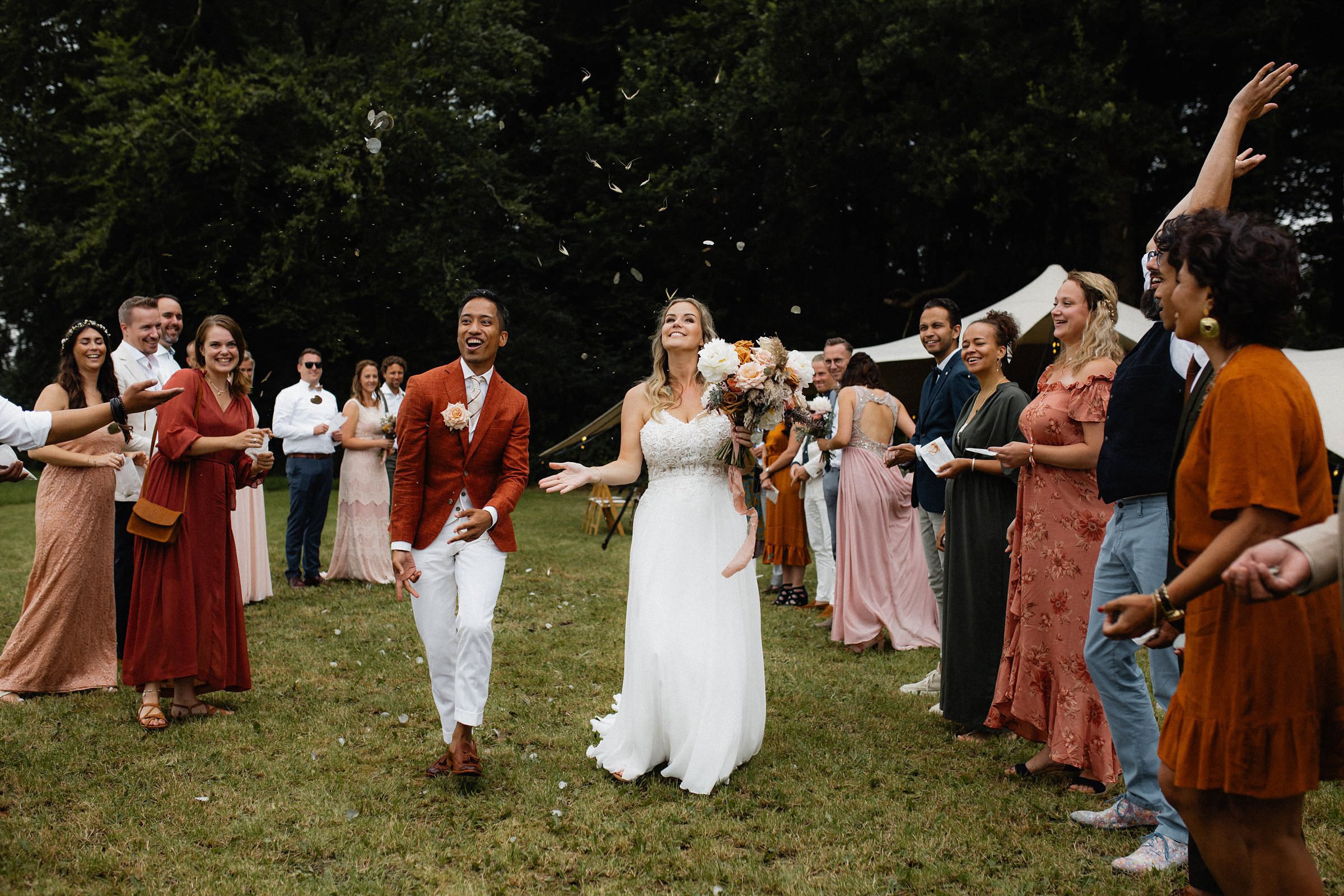 Super Fun Outdoor Summer Wedding with an Earthy Tone Color Palette042.jpg
