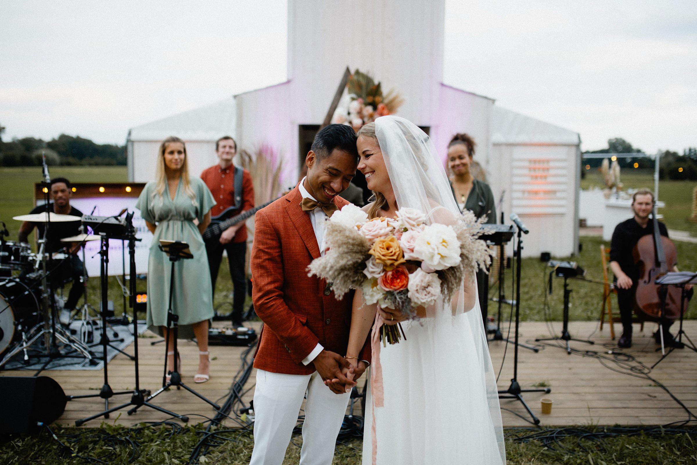Super Fun Outdoor Summer Wedding with an Earthy Tone Color Palette096.jpg