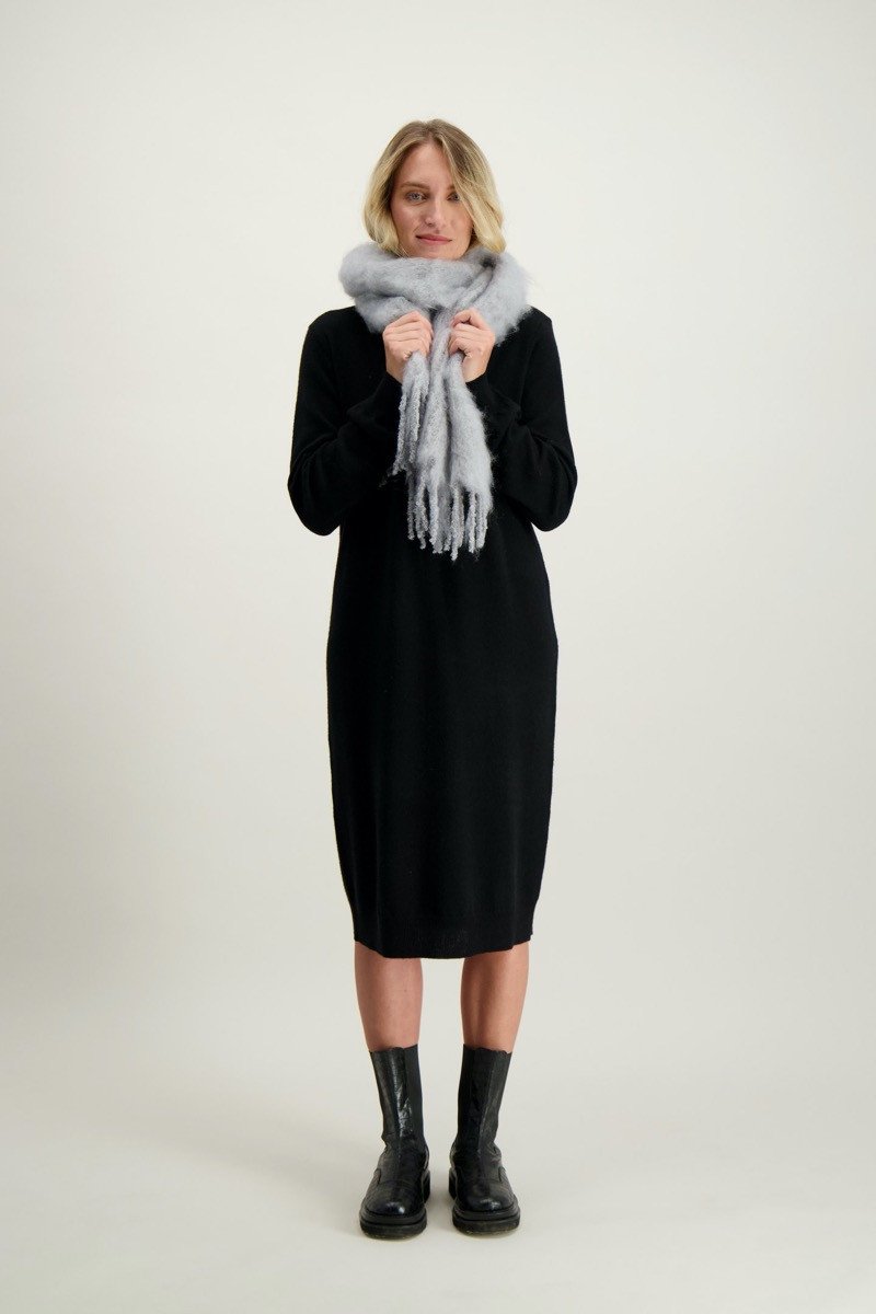 balmuir_lucinda_dress_black_auroa_kidmohair_scarf_lightgrey_1.jpeg