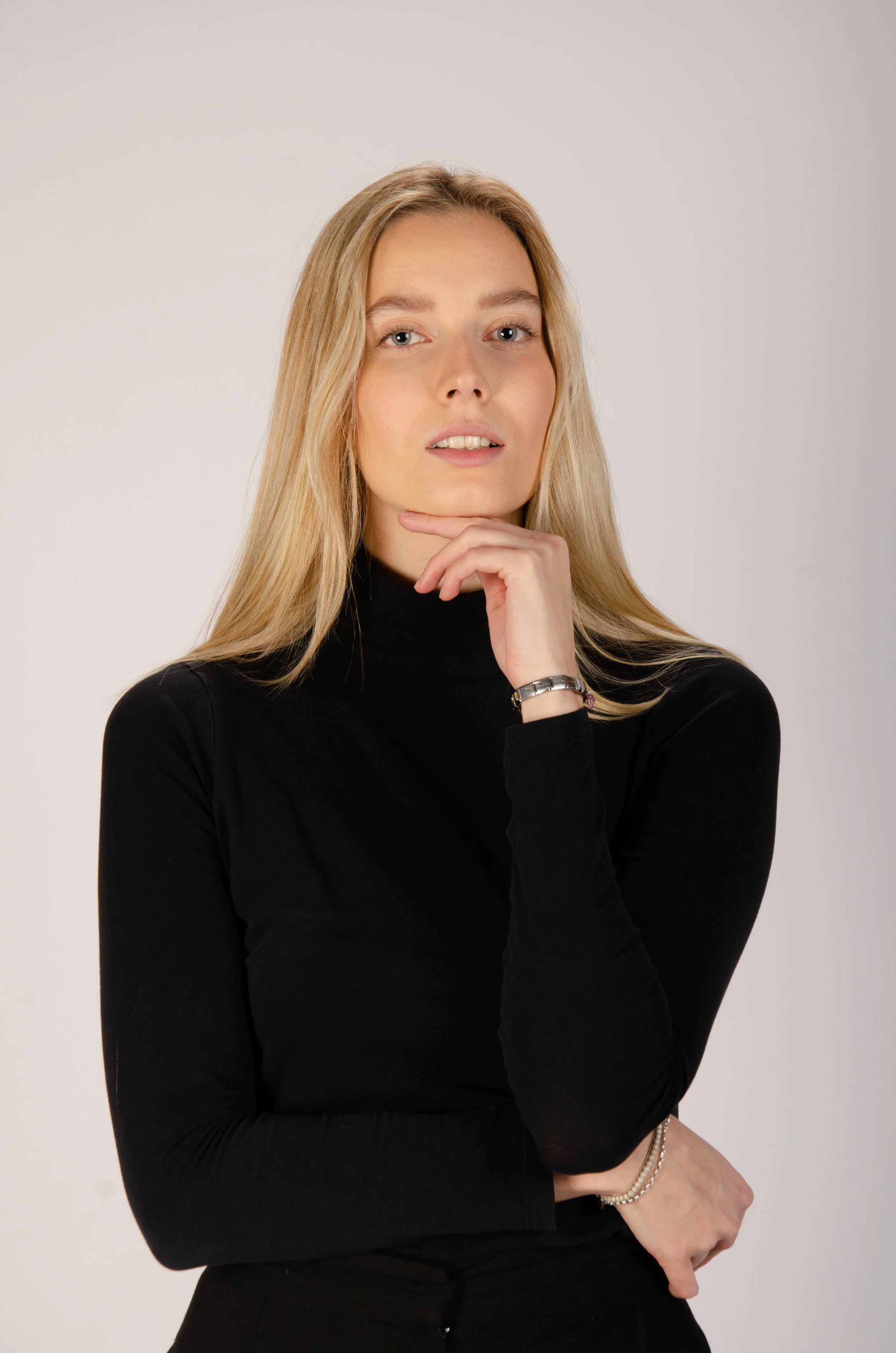 LAURA P — Fashion Model Agency