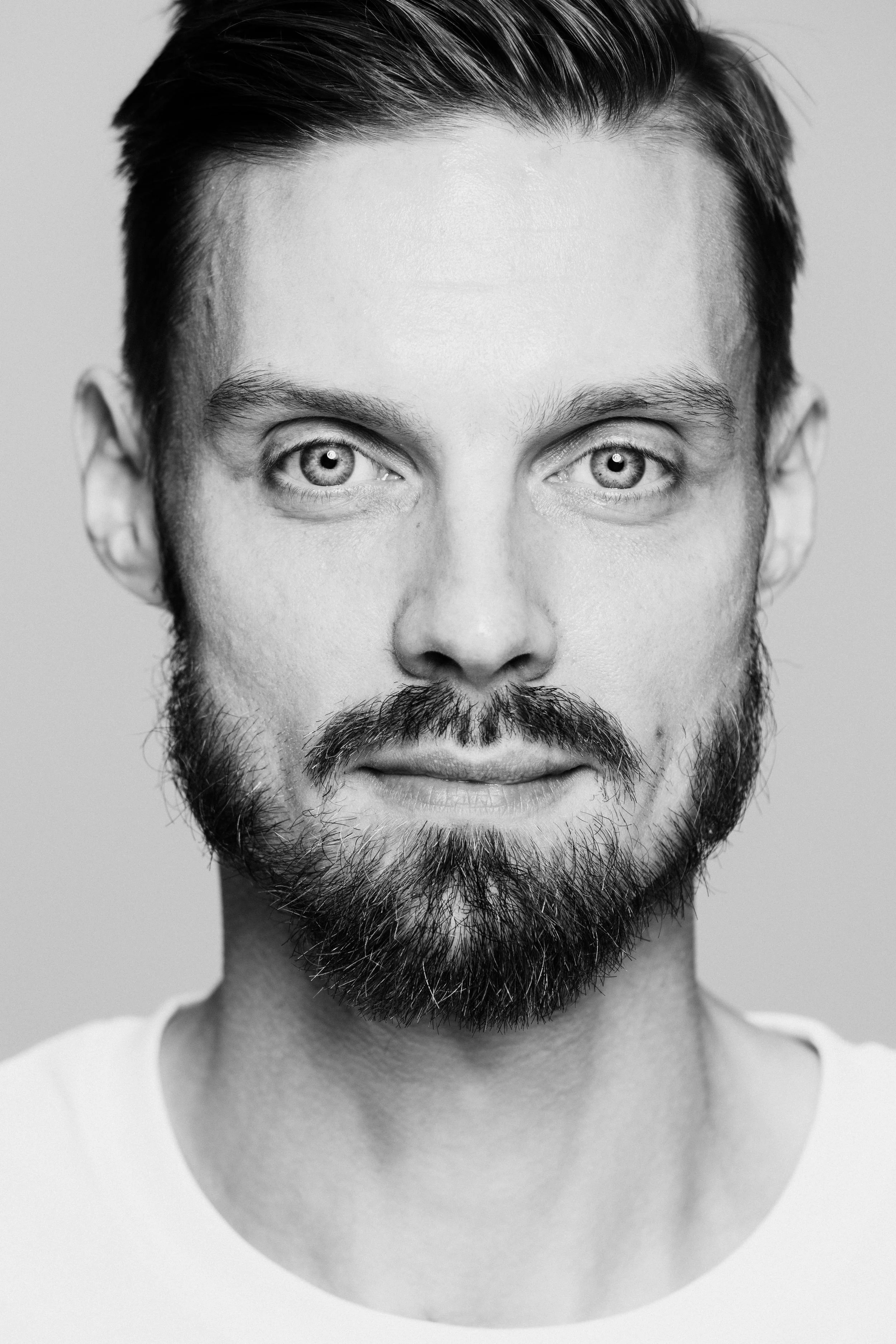 Faceshot_bw.jpg