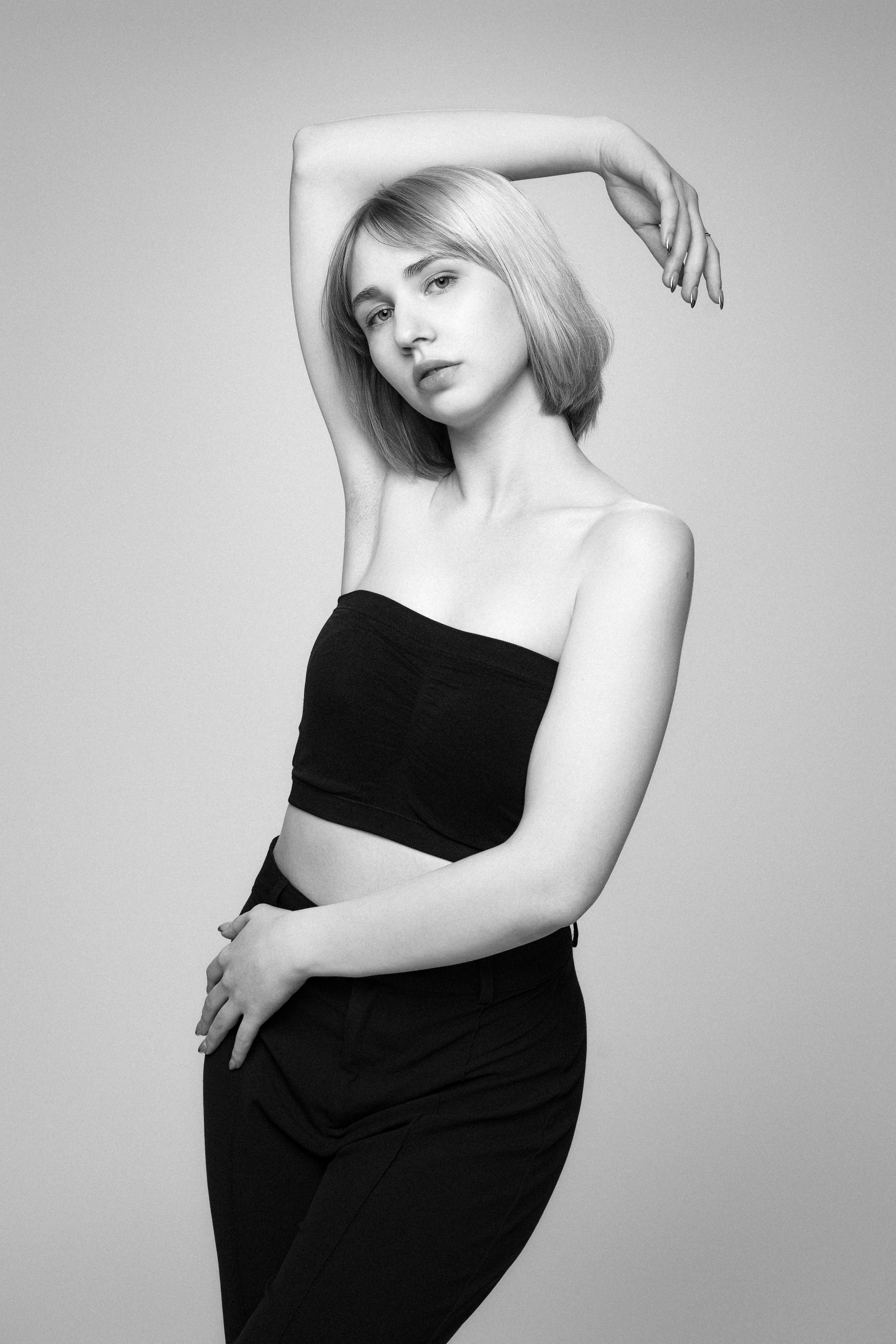 Lauran_studiokuvaus_b&w_02.jpg