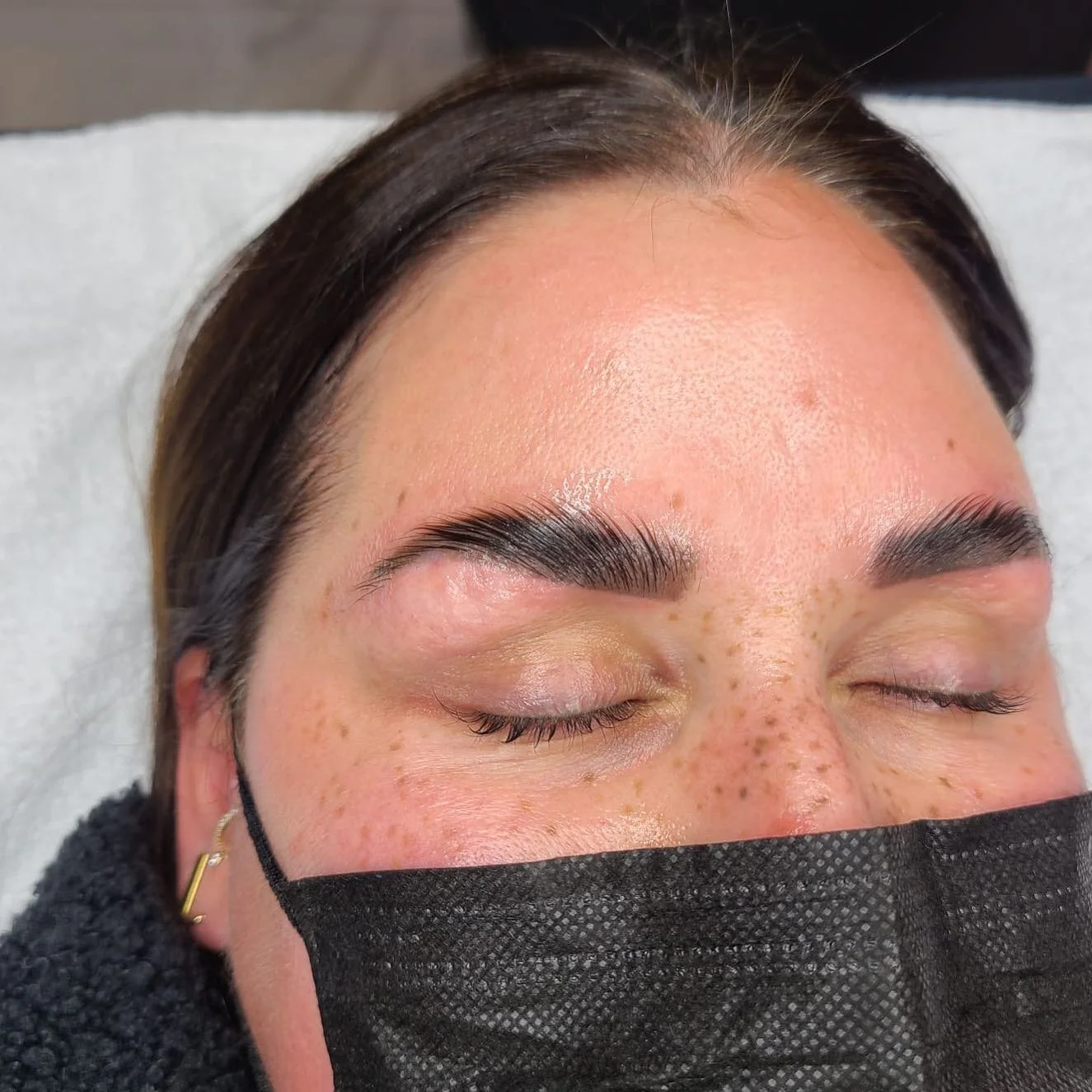 Brow lamination gives you the fluffiest pretty brows 

Lasts about 4 weeks