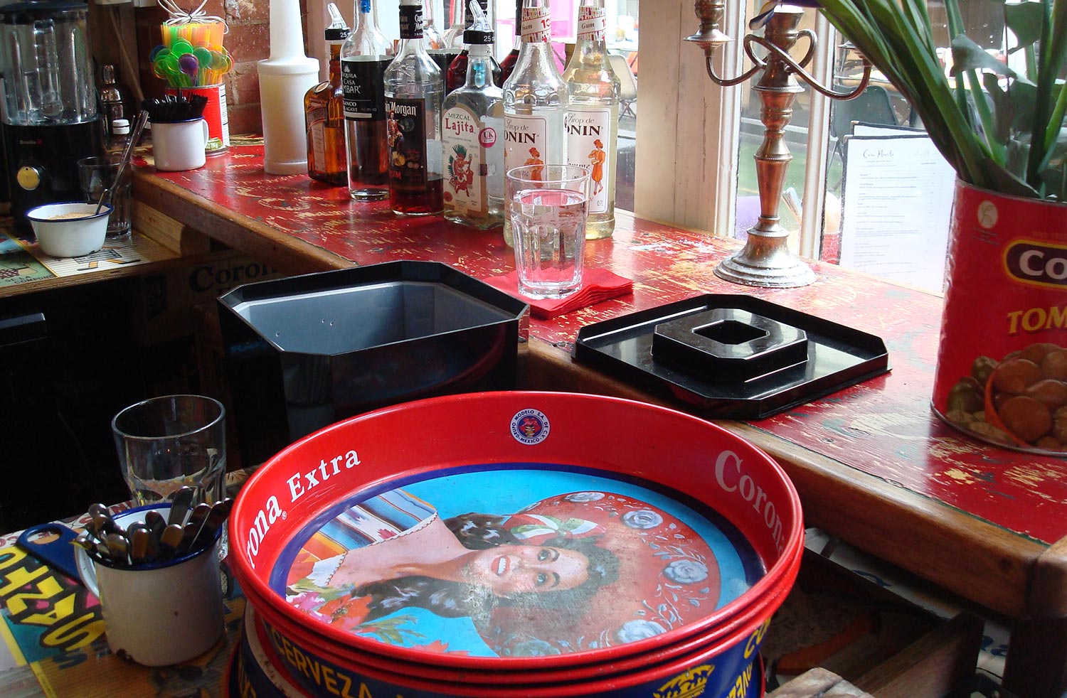 Bar-&-window.jpg