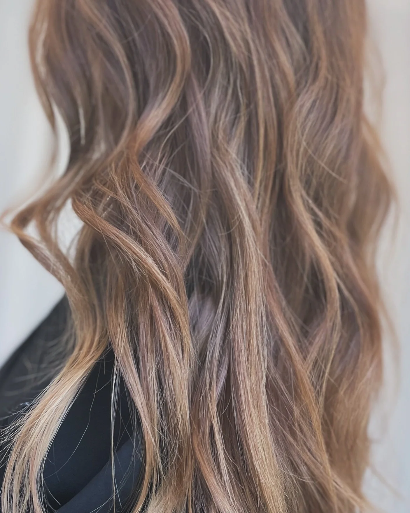 &bull;&bull;&bull;>>> I love a beautiful copper head.Pops of warm golden ribbons balayaged throughout gives it perfectly balanced dimension&bull;&bull;&bull;>>>