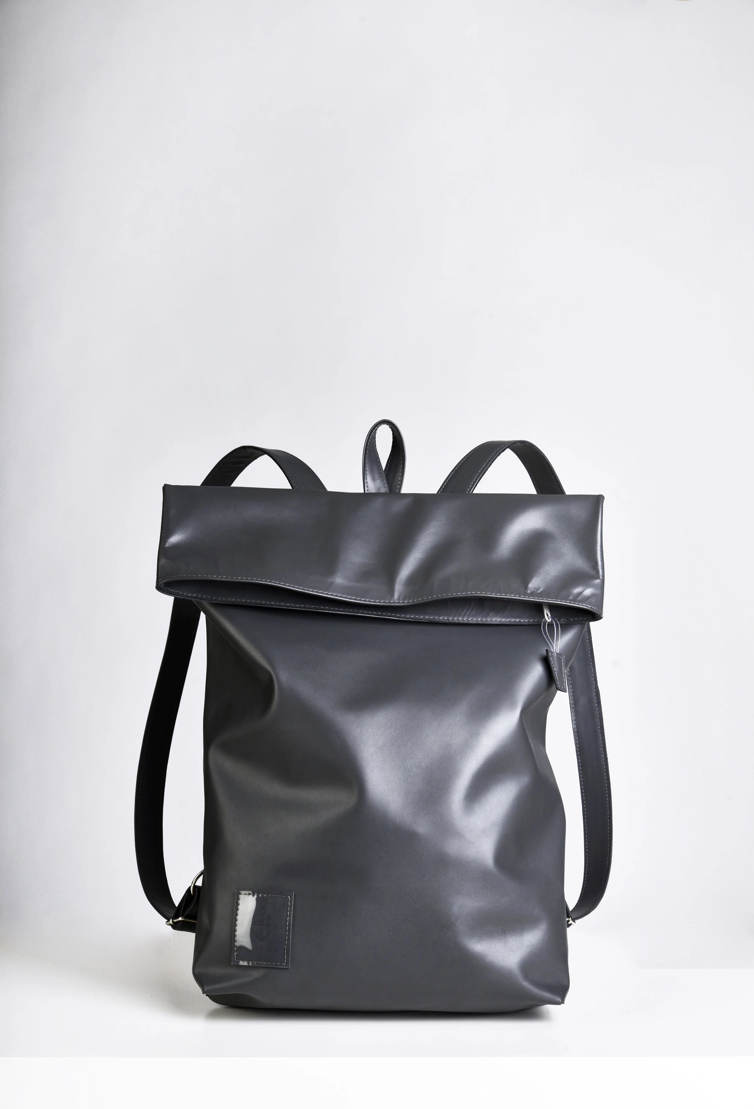    
  
 
  
  The collection of müskinn is created by a similar method, it’s based on the structure of the soundtrack. The five layers of sound correspond to the following materials used for the bags: thread, leather, PVC film, rope and sponge. The d