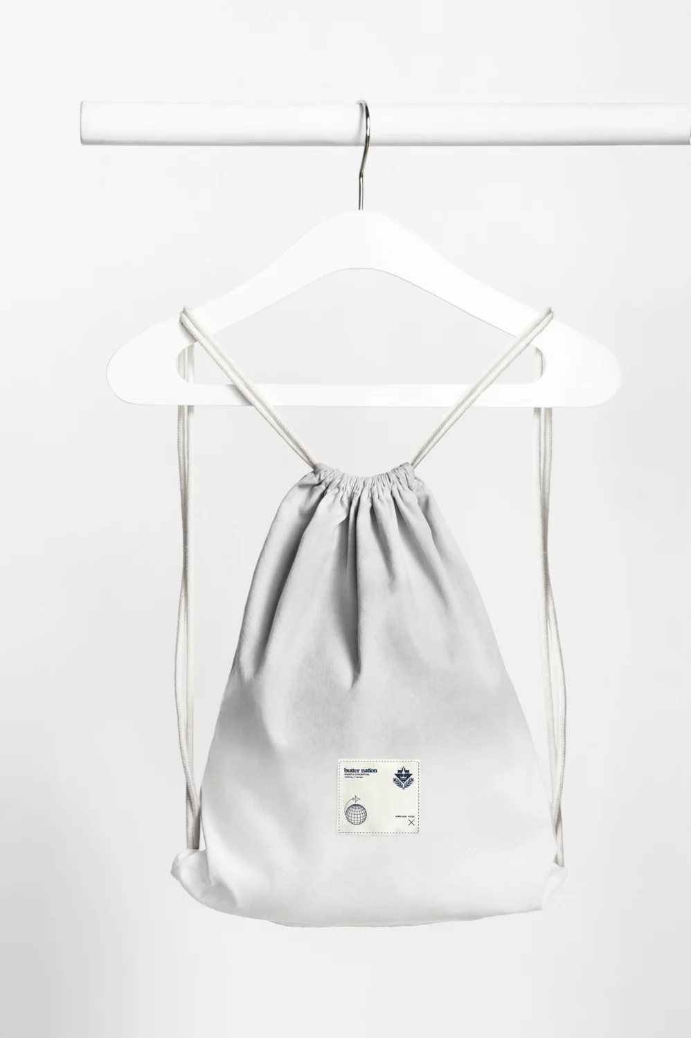 The Airplane Mode collection is composed of unique hand-dyed pieces made of peruvian cotton. Inspired by the contemporary art scene, the spontaneous experimentation with materials and colors, and clean lines. 