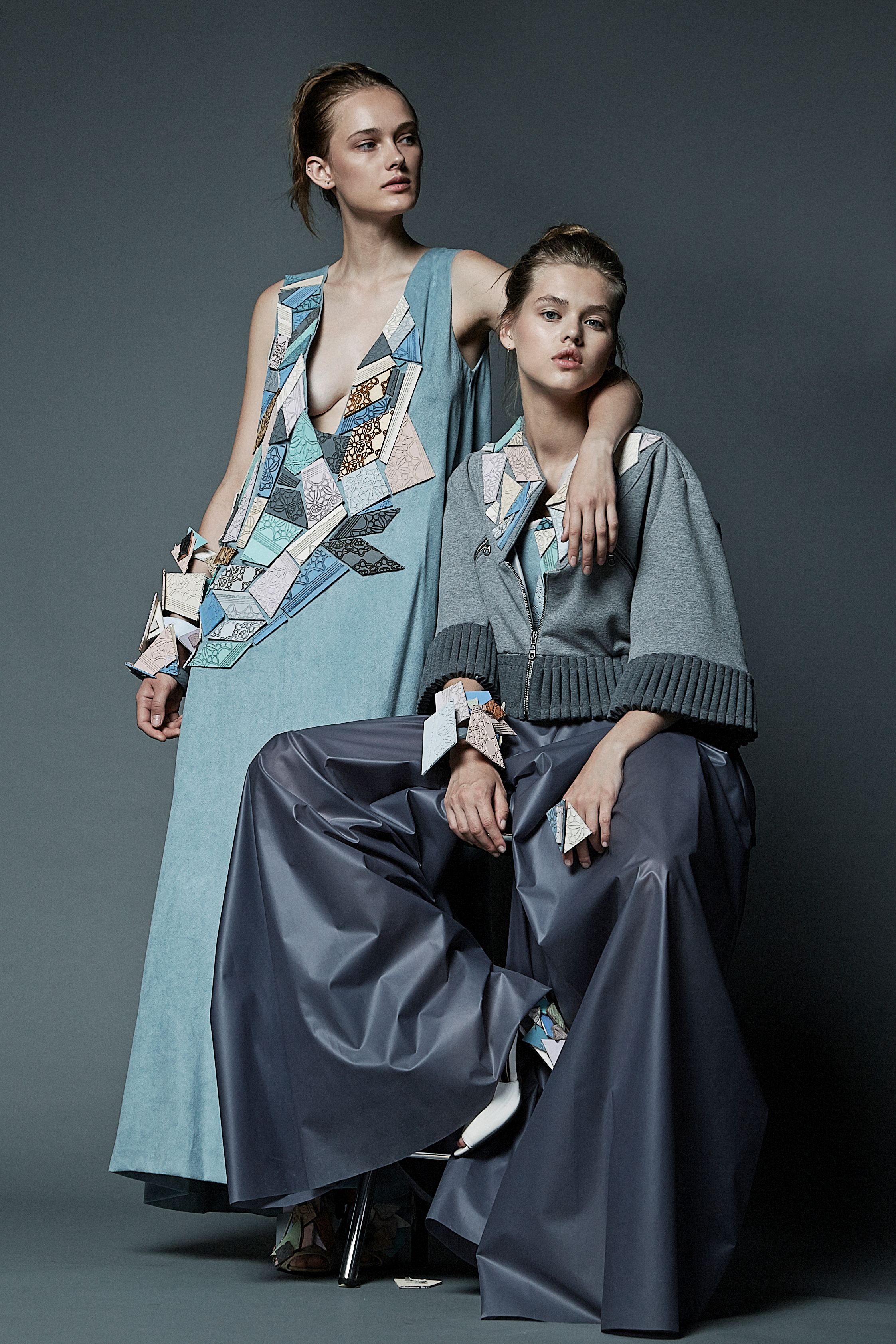 In this way, the lace has lost its traditional form but has remained as a trace. To complete my collection I designed an updated version of elements from the past choosing delicate colors such as the pottery and using fabrics obtained as a mix of tr