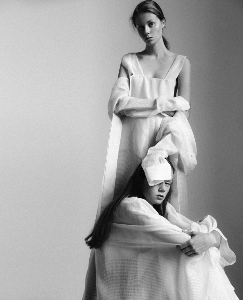  The collection tries to question the feeling of letting go, translating this into garments. It lets the pieces go their own ways and directions creating volumes and drapes that are part of the transition. 