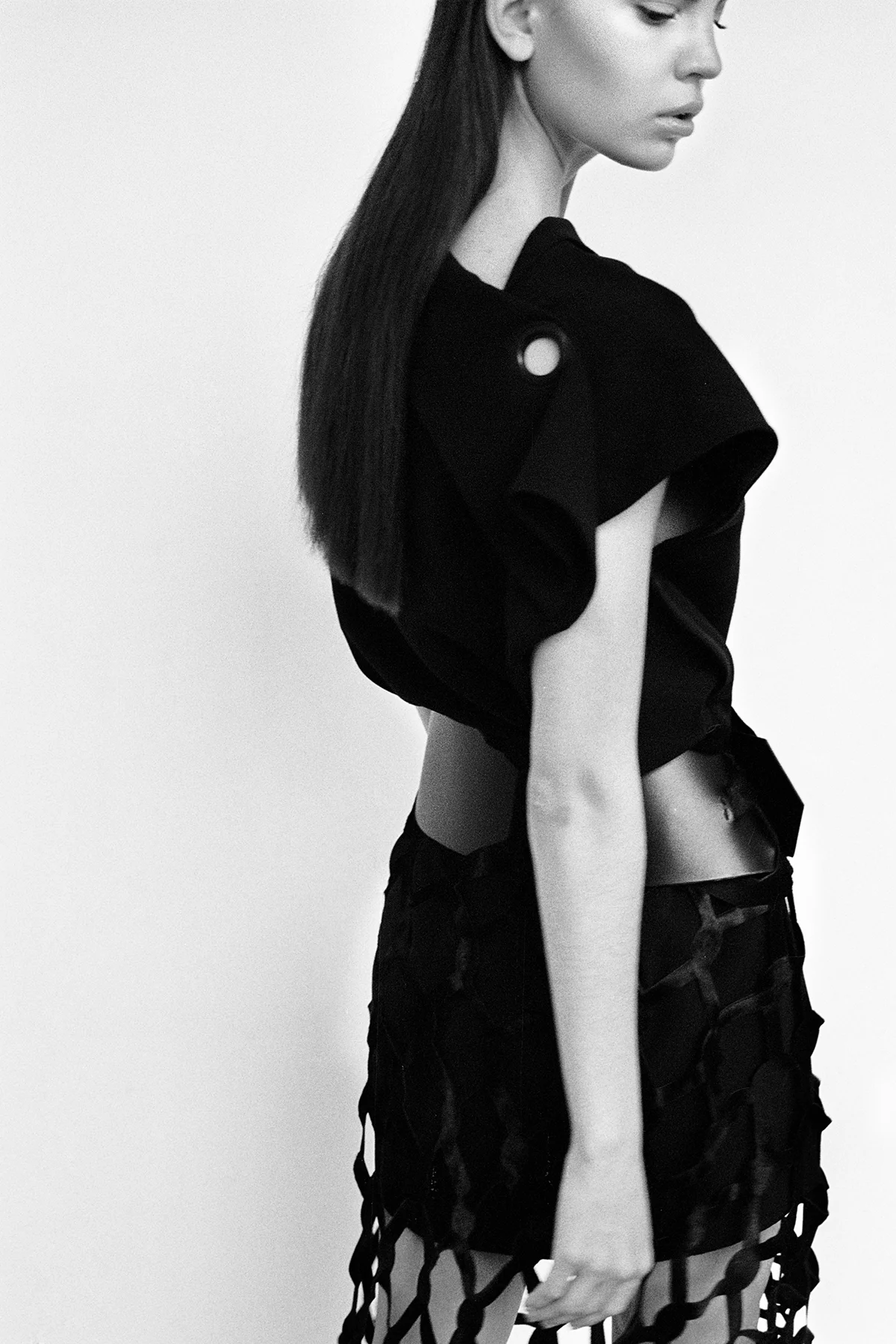  Laser-cut leather lace, the scale of the motifs as well as the non-stitching method of constructing interpret the modern use of lace. The organic shapes of the woolen pieces were created by one or two cuts, assembled by eyelets. 