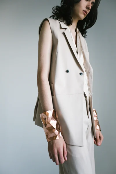  Elegant silhouette, elongated shapes, sophisticated nudes and play on ethnical patterns in a very subtle illusive way are ingredients to the story. 