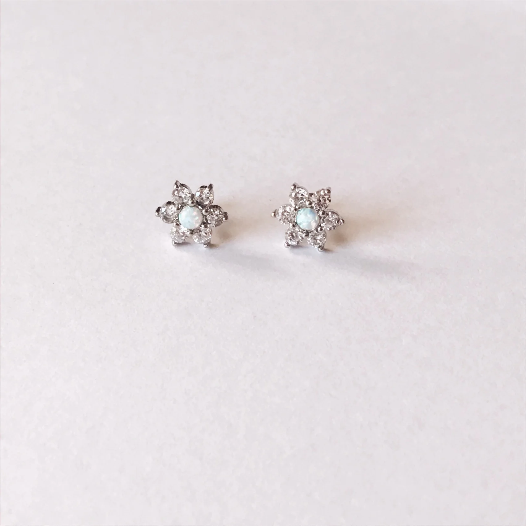 Flower opal studs05.jpg