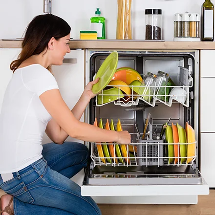 Dishwasher Safe Frying foods doesn’t have to mean making a mess. Remove the baskets and separate them, then let your dishwasher take care of cleaning them up! Basket materials are PFOA-free.