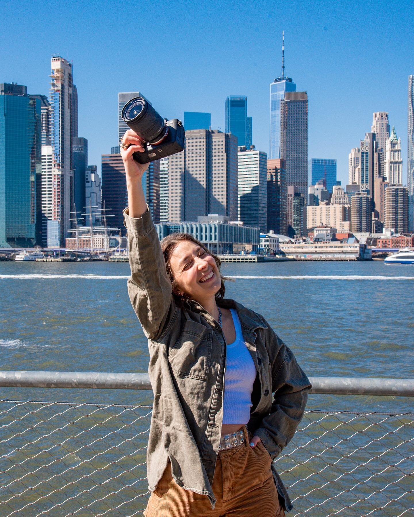 Shooting with a view kind of vibes 😘✌🏻

Where is your favorite place to shoot!?

#nyc  #nycphotographer #productioncompany #productioncrew #artistofinstagram #smallbusiness #smallbussinessowner