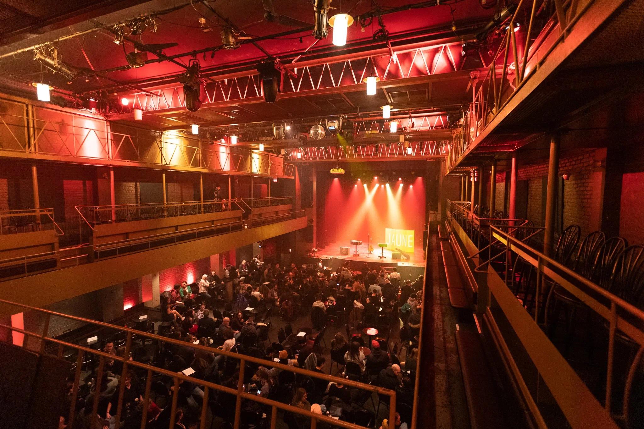  Première de l'humoriste Daniel Grenier pour son spectacle Jaune au Club Soda 