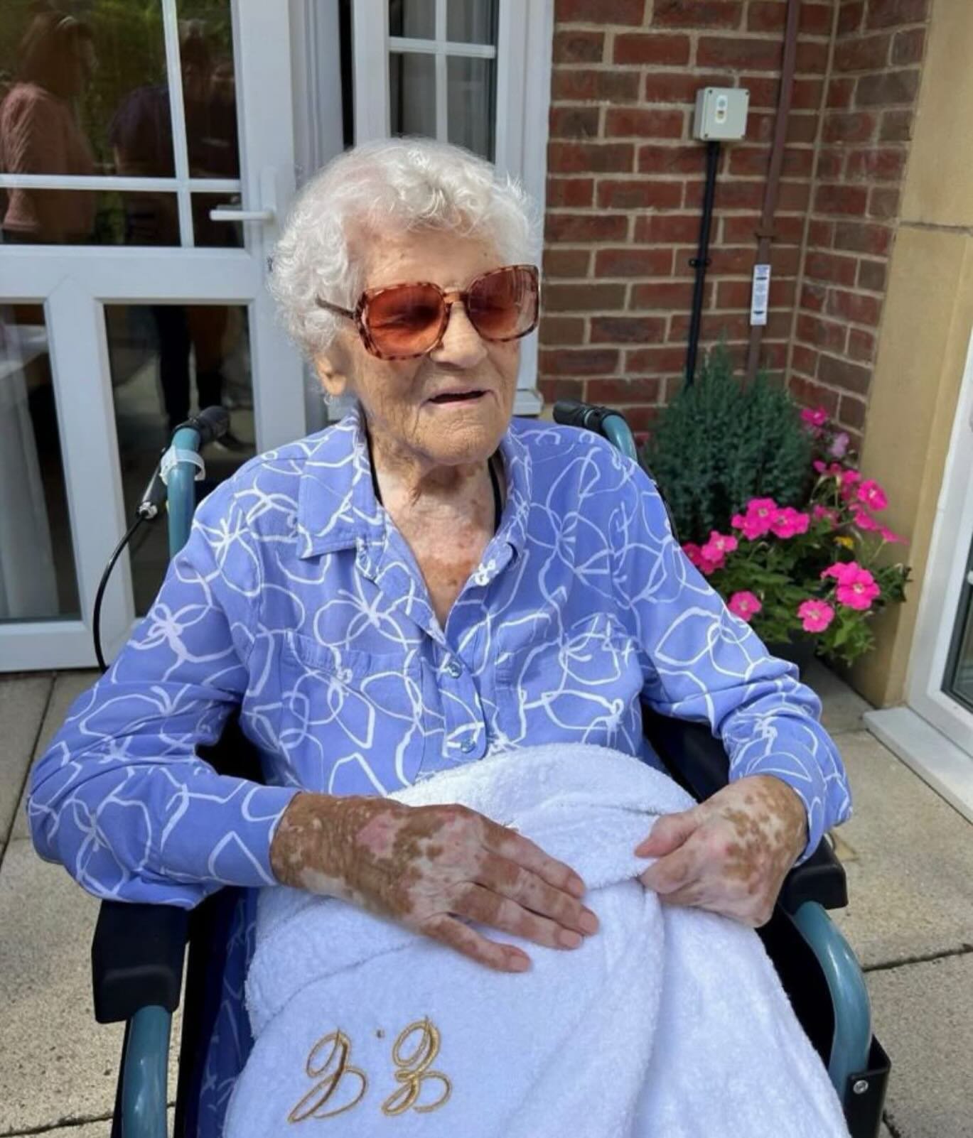 Ethel Caterham of Surrey, England is now the oldest person in the world at the age of 115 years and 253 days. Ethel is the first British person to be the oldest person in the world since 1987, when Anna Williams held that title. Ethel is also the old