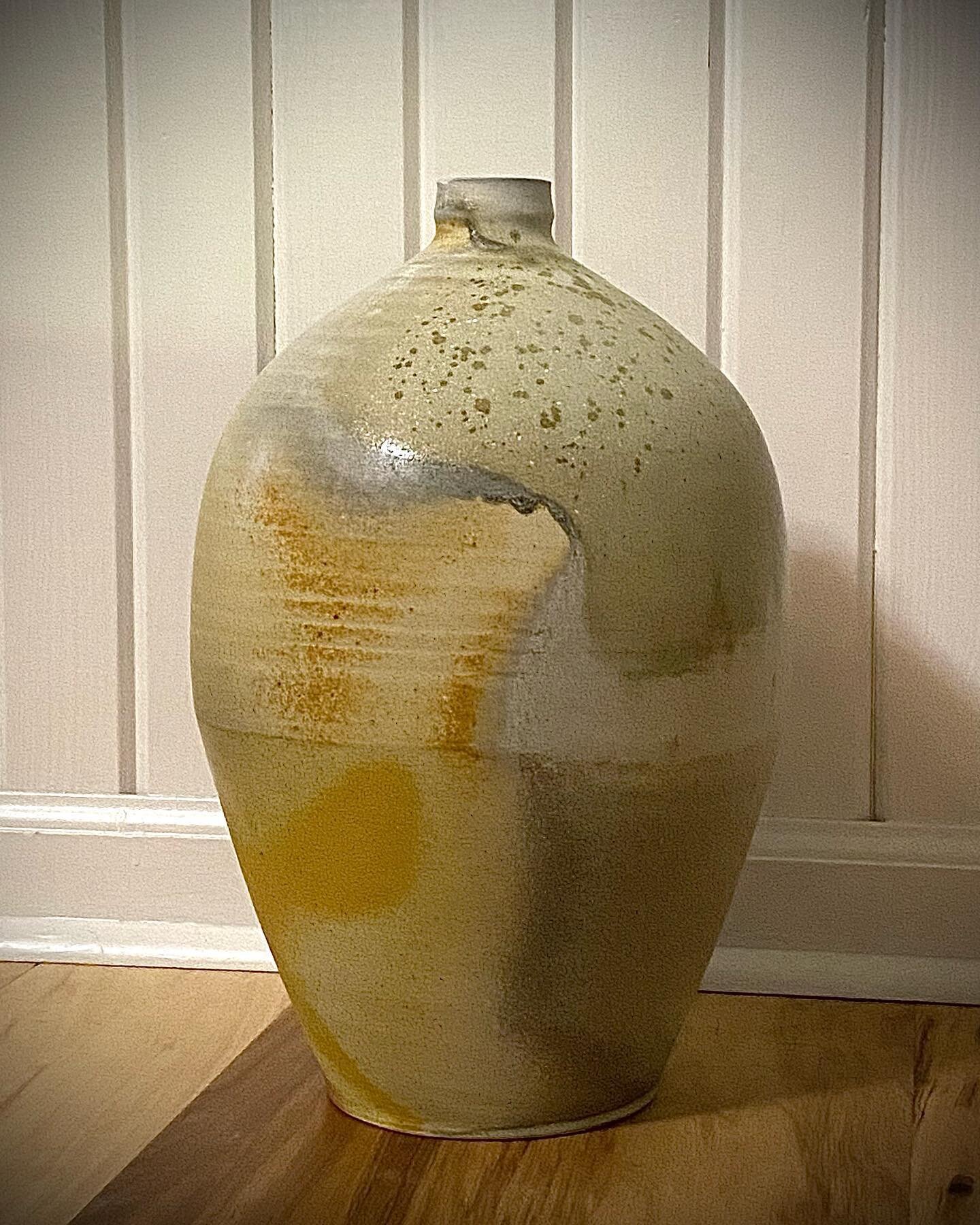 One last piece from my recent firing, a large bottle. Many of these will be available on my website on November 12th, stay tuned! 🤘