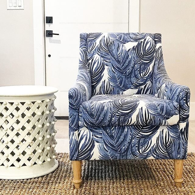 Obsessed with these chairs in our living room. Just not sure how I want to decorate the rest of the room 🤪 so many ideas! So far this is essentially the color scheme, but I want to add more color. Thoughts, suggestions please!⠀⠀⠀⠀⠀⠀⠀⠀⠀
&bull;⠀⠀⠀⠀⠀⠀⠀