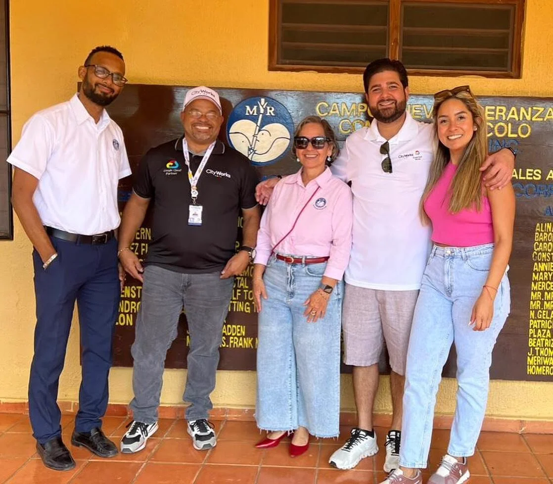&iexcl;Felices con nuestras visitas de hoy! 
Recibimos a Emilio Melgen, Presidente y Fundador de City Works
Junto a Cindy Vargas- Vicepresidenta y 
Silvestre P&eacute;rez- Ingeniero y Gerente de Operaciones en RD. Nos honra ense&ntilde;arles un poqui
