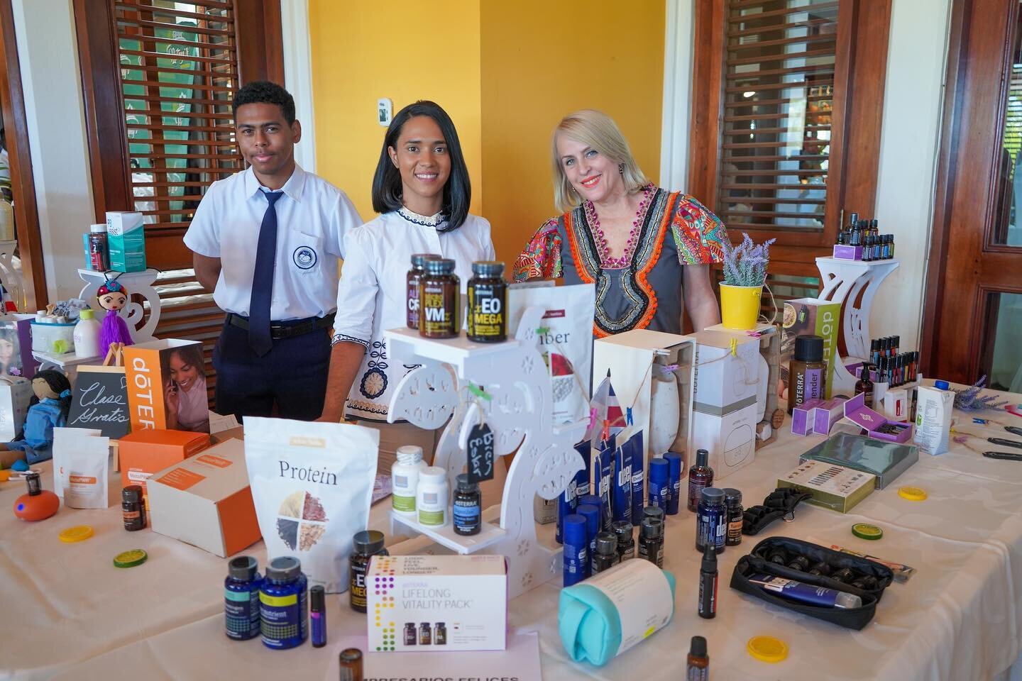 Visita nuestro Sugar Bazaar for Education y disfruta de un d&iacute;a de compras apoyando a #FundacionMIR a la 1PM tendremos nuestro tradicional Ladies Luncheon y el Fashion Show a cargo de @ala_von_auersperg