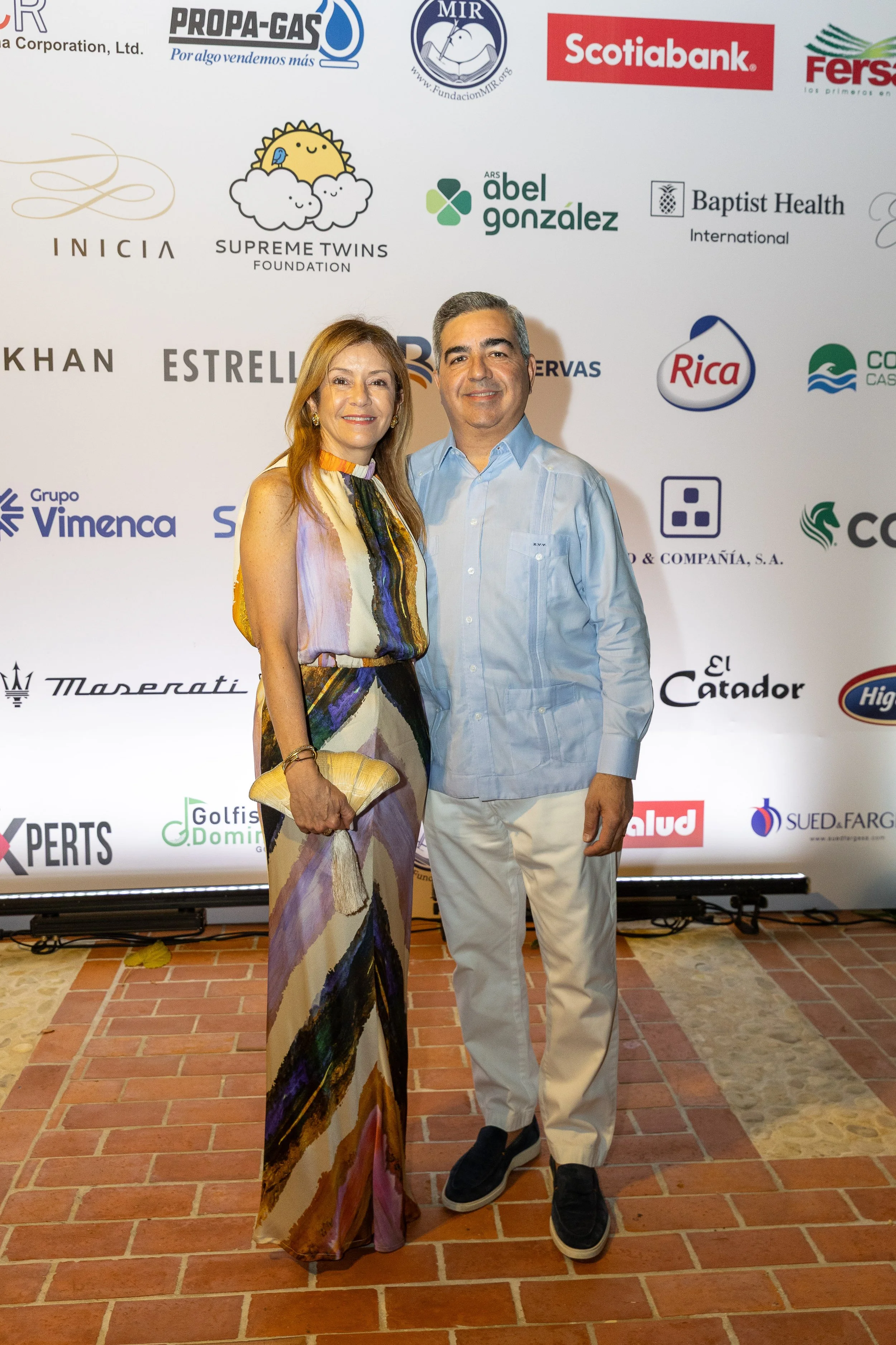 Cecile y Rodrigo Vitienes.jpg