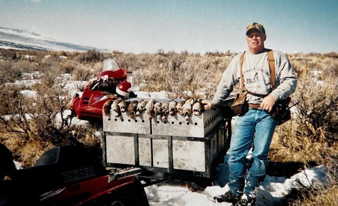&ldquo;Tailgating&rdquo; is nothing new&hellip;evidenced through some throwbacks from @trakn_outdoors and his ol&rsquo; man Ron 

#chukar #chukarchasers #tailgate #tailgating #tailgatetuesday #snowmobile #sleds #trucks #wilddevilbirds #redleggeddevil