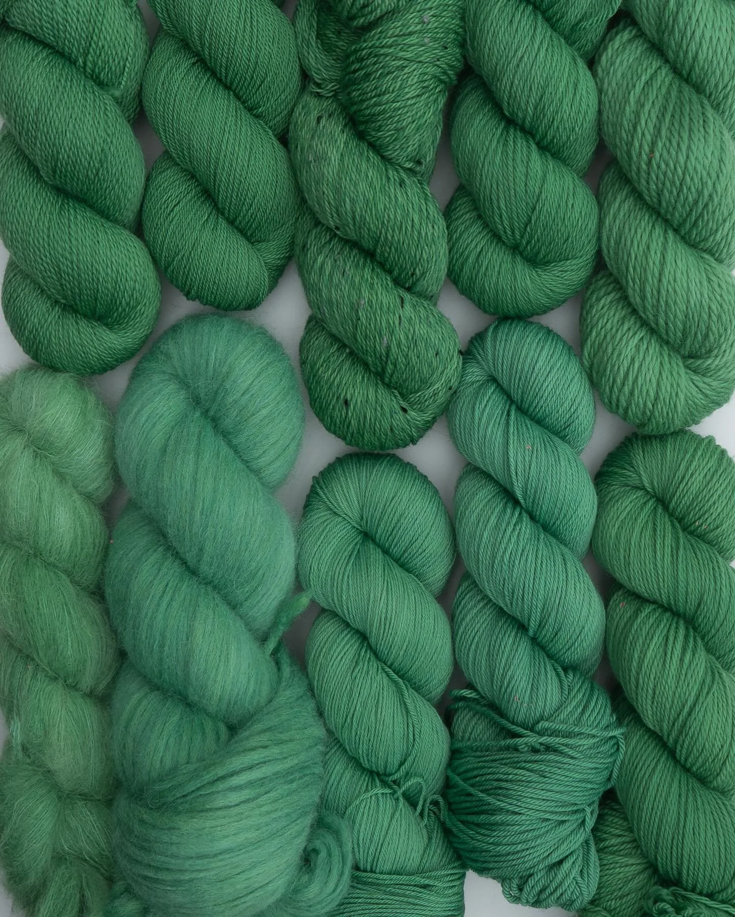 One more green for you guys 👀

DEAD MEN OF DUNHARROW 👻💚

When we started development research for the movies (aka marathoning the extended editions), this was the first colourway that came to mind for me. I love the deep eerie glow of the green gh