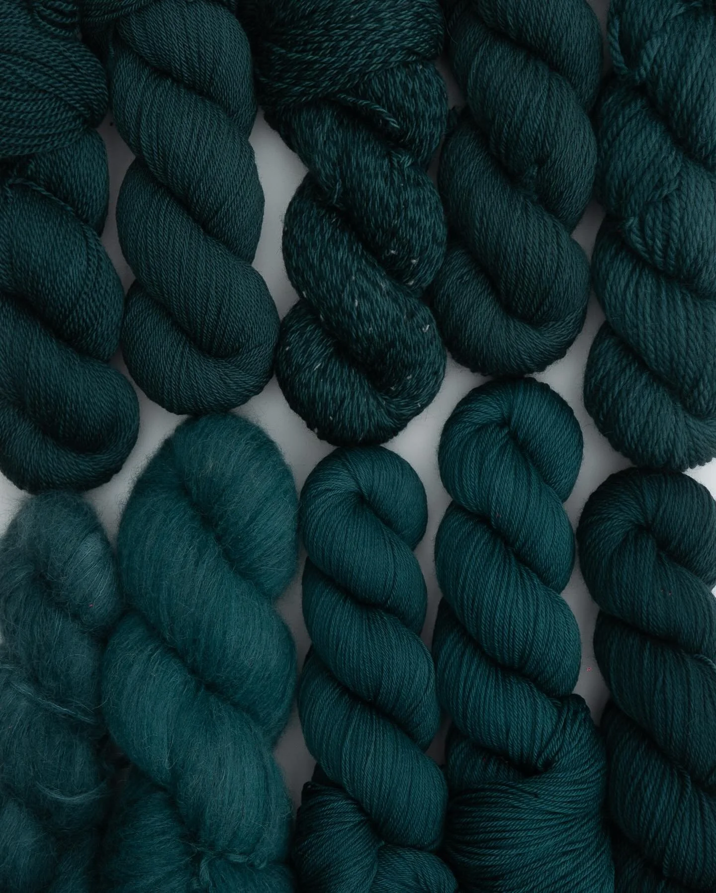 Let&rsquo;s continue our journey down towards the Argonath on the&hellip; 

RIVER ANDUIN 🌊

The darker moodier sibling to Pippin, this dark teal has me in a chokehold. I&rsquo;m just dreaming of some low contrast stripes using the two of them togeth
