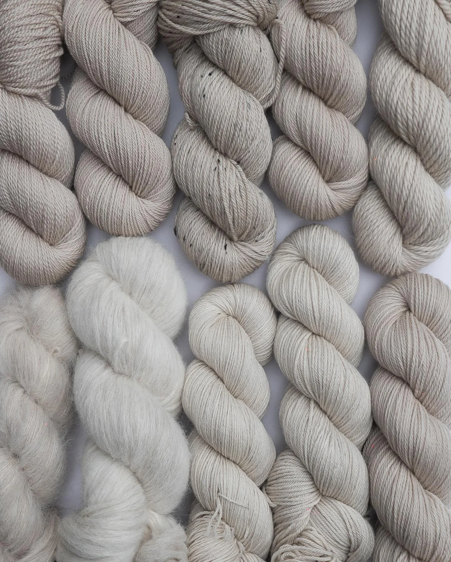 A SHORTCUT TO MUSHROOMS 🍄&zwj;🟫 🍄

The sandy mushroom colour of my dreams 🥹 This is the final comeback colourway we have from last years advent boxes, originally called Fungi. This is the perfect warm counterpart to Gollum, and I knew I needed to