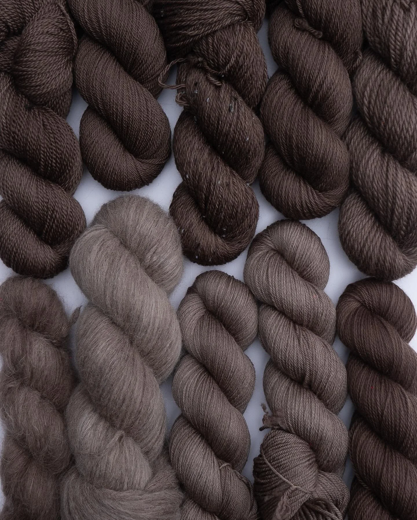 ARAGORN 🗡️

Aka everyone&rsquo;s favourite hottie 😍  we haven&rsquo;t done many brown colourways in the past, mostly because I am so picky with my browns, but for Aragorn I knew we had to create one. Inspired by his rugged clothing, this cool toned