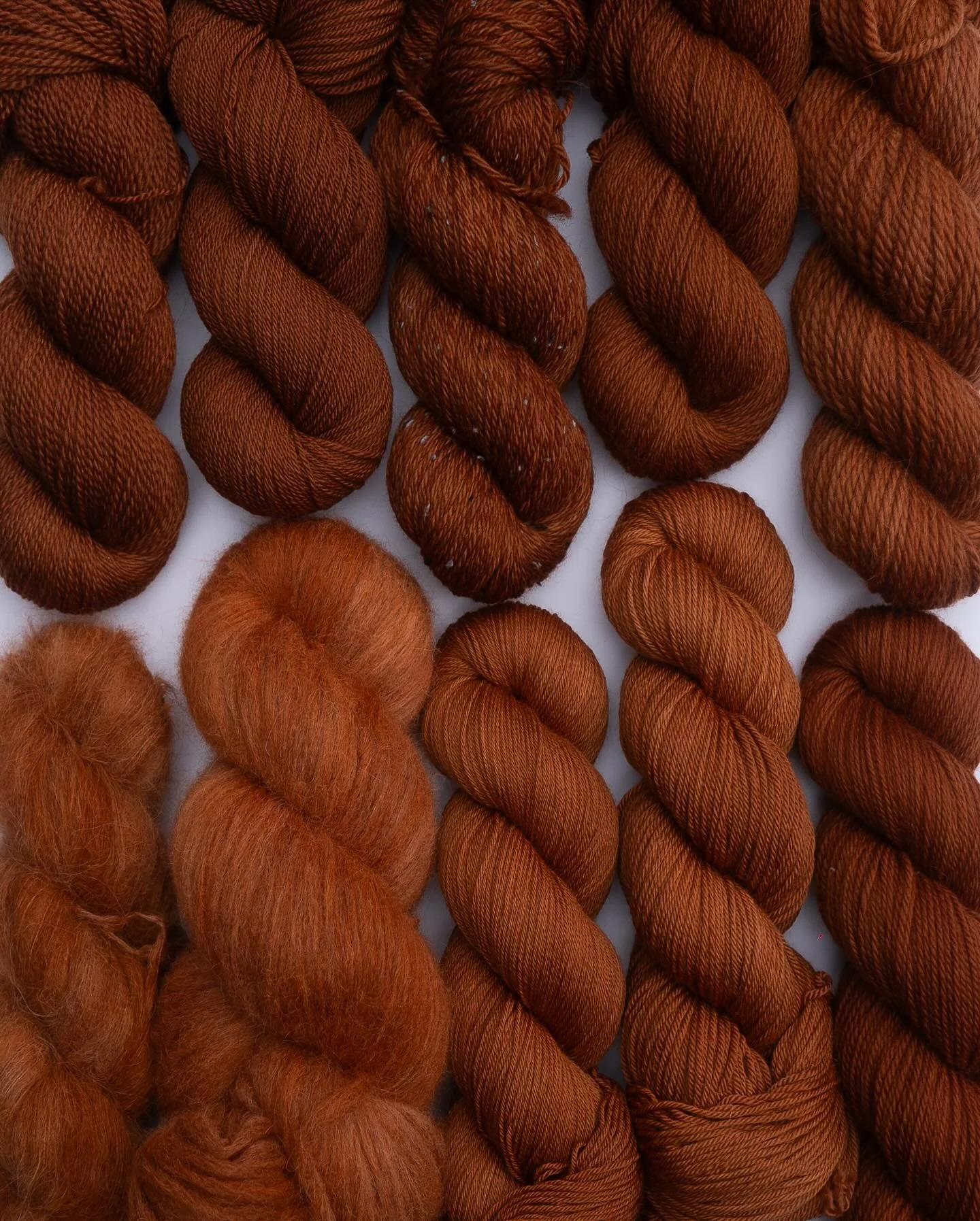 GIMLI 🧡⛏️

My other favourite character of the entire series 🥹 The comedic relief of the group, I just love how energetic and chaotic he is. Inspired by his firey hair, this is a truly autumn orange. 

Swipe to see my favourite man in the cutest sa