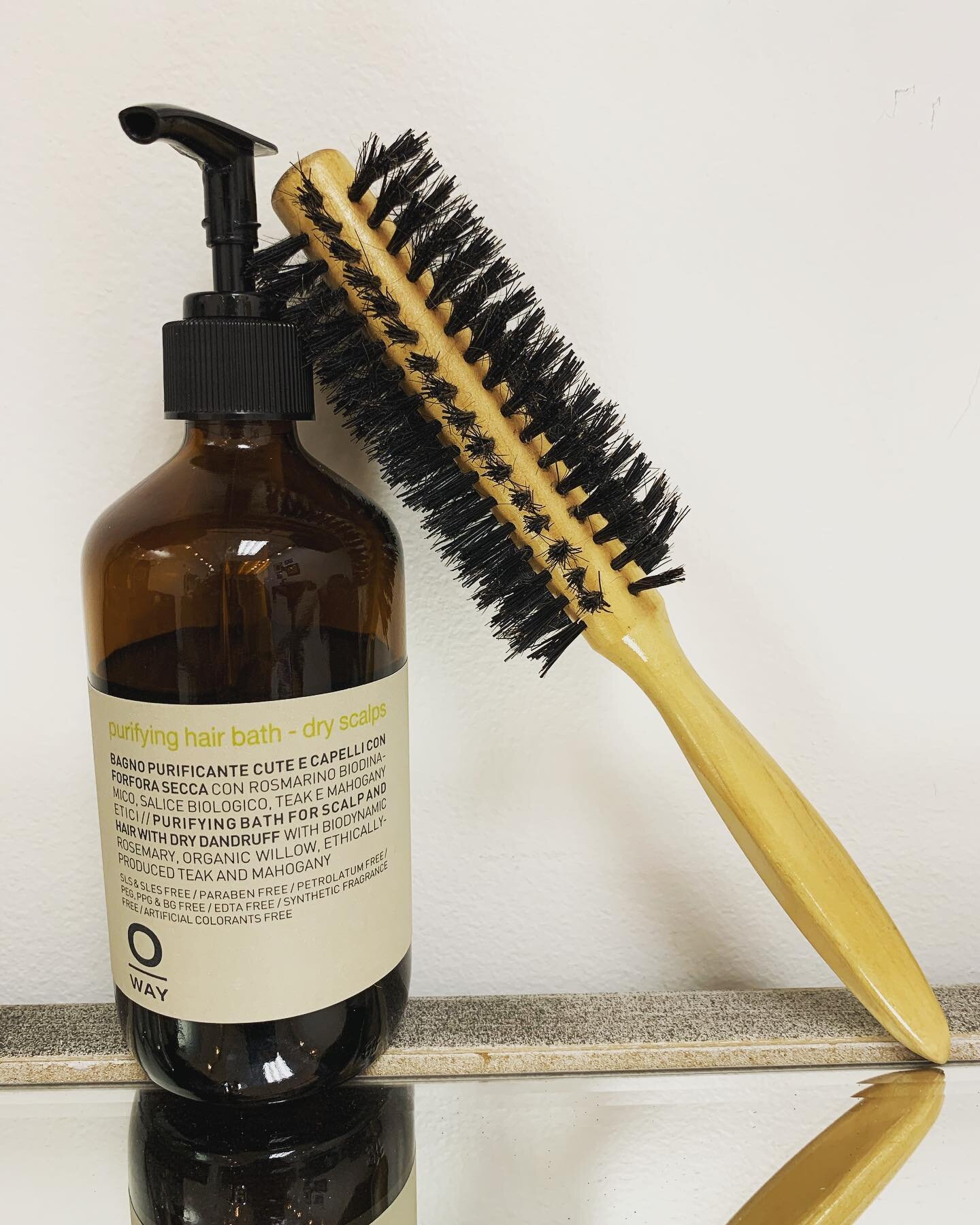 Dry scalps in Utah are a constant annoyance, I deal with it as well as many of my clients. 
.
.
This has been my favorite way to combat that lately, especially before going into our dry, cold winter. 
.
.
Exfoliate your entire scalp first using a boa