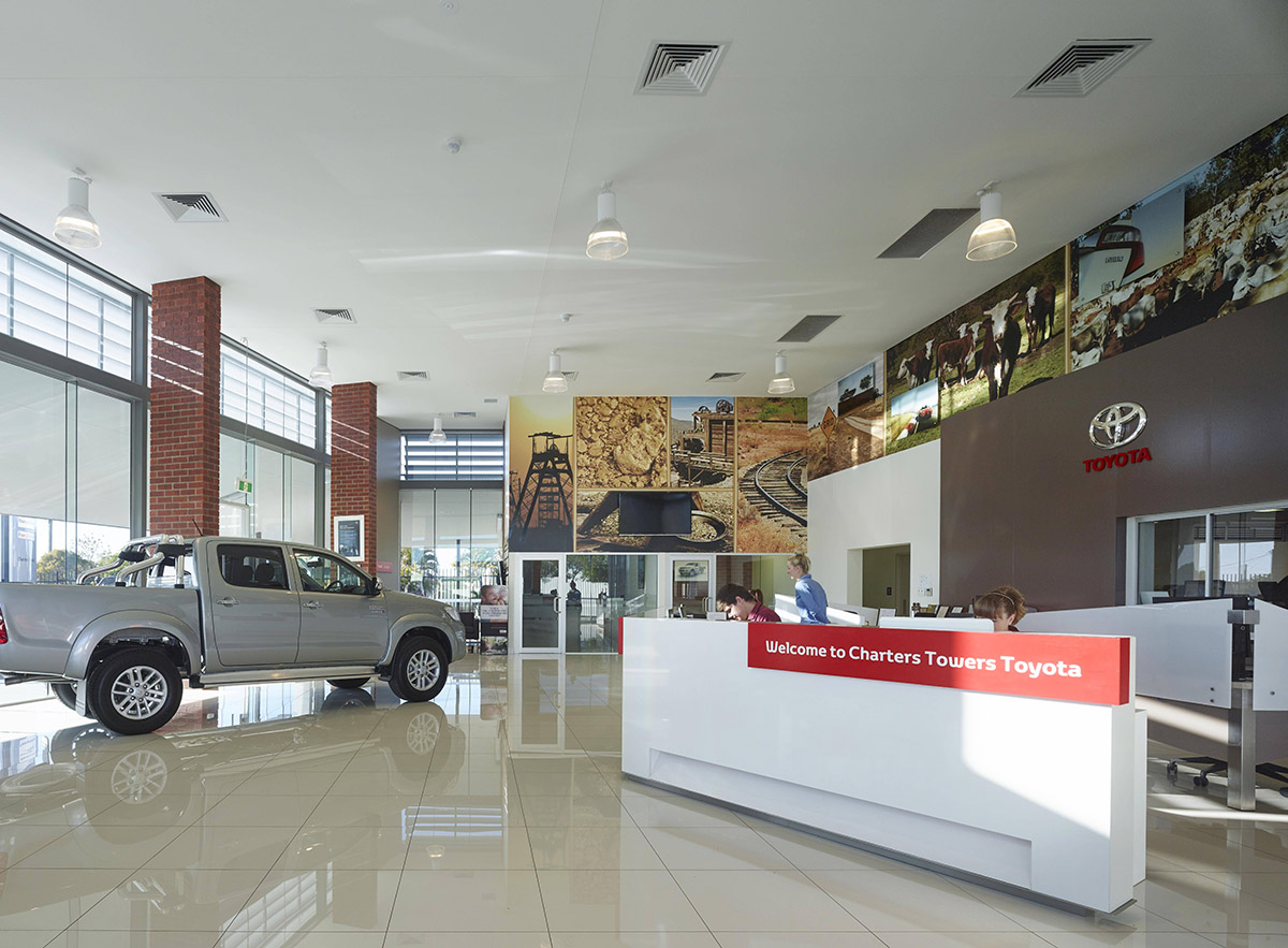 Guymer-bailey-architects-Toyota-Charters-Towers_05.jpg