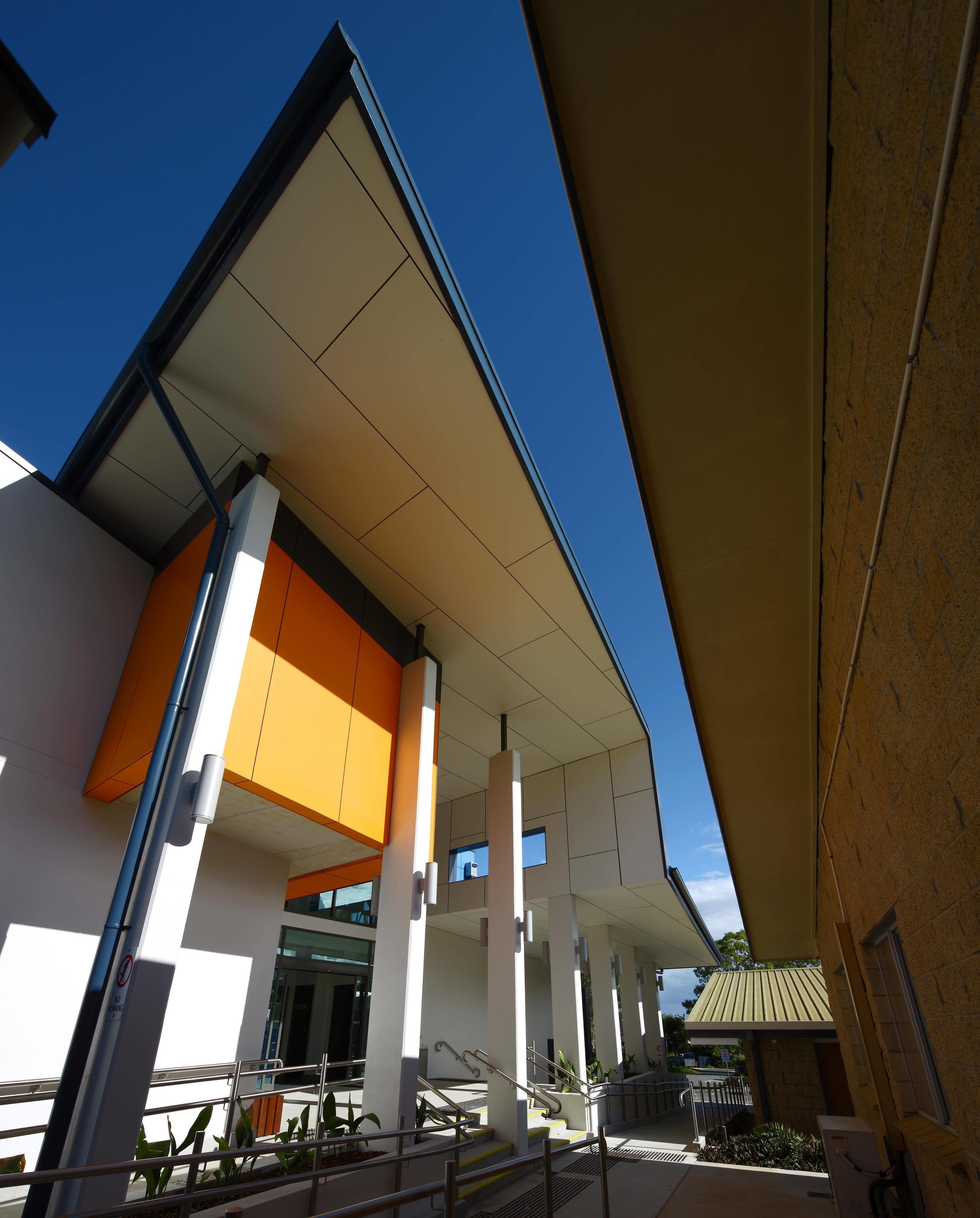 Caloundra-College-Library-Guymer-Bailey-Architects-03.jpg
