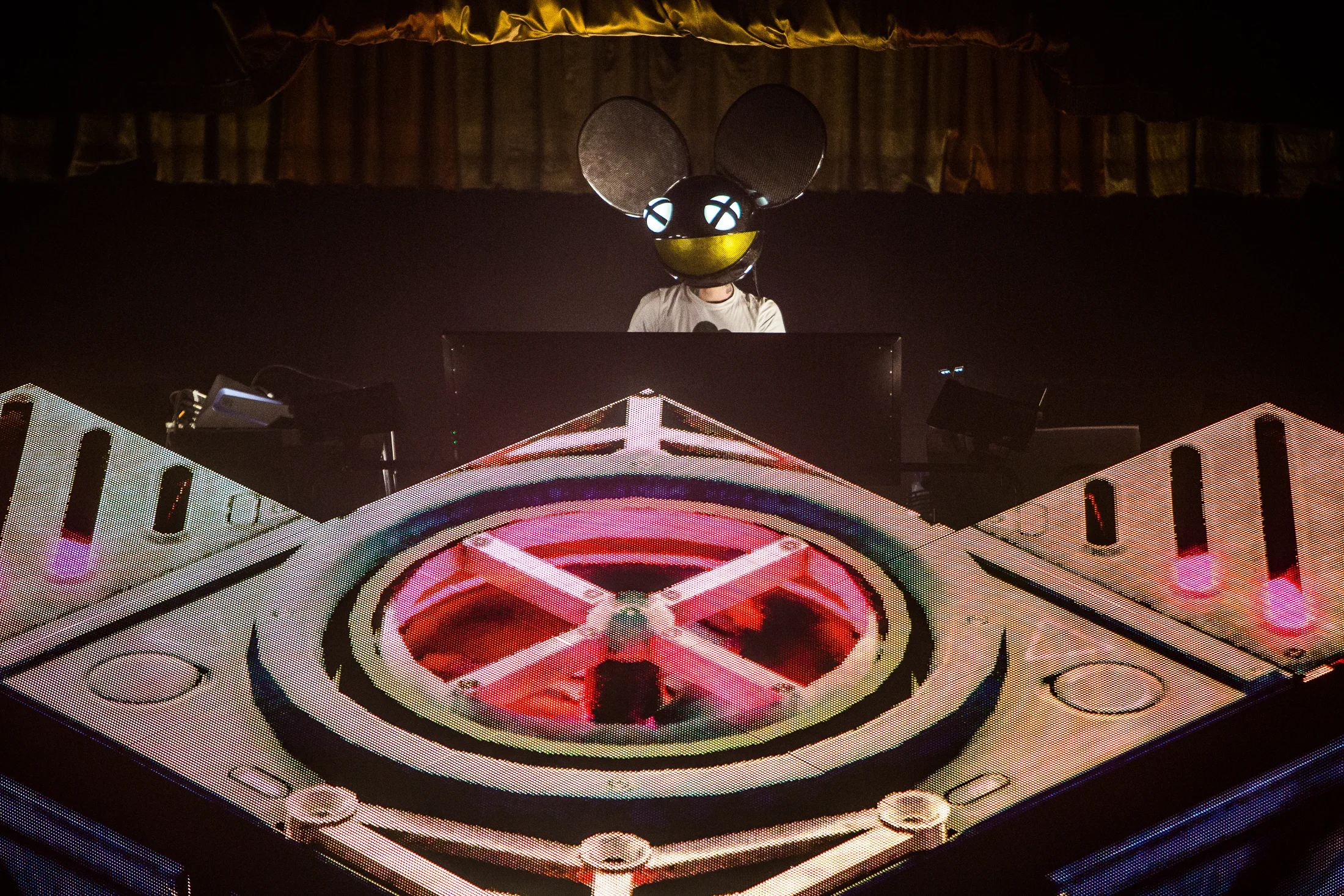 deadmau5_website-3.jpg